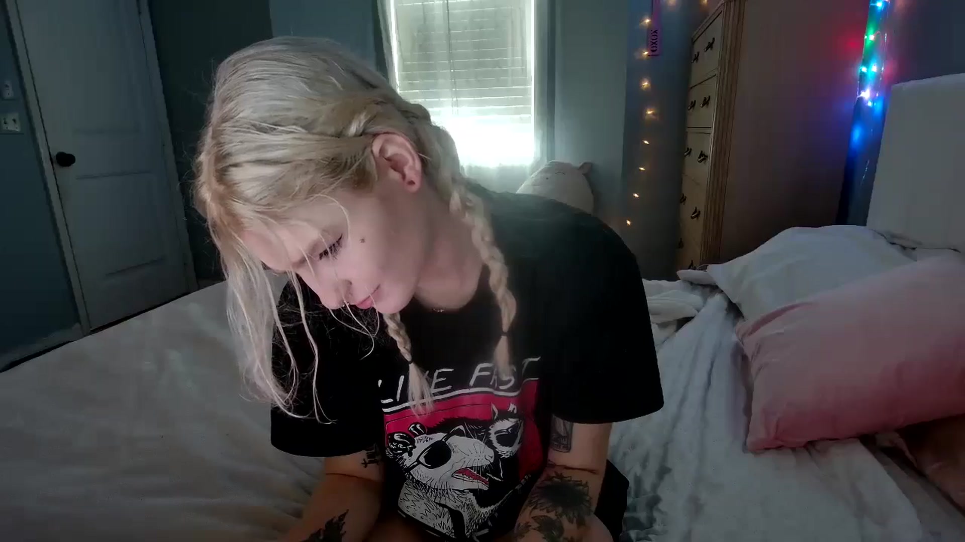 Gallery image thumbnail from DuckChan0's myfreecams stream on, 08/22/2024, 14:49 image 18 of 20