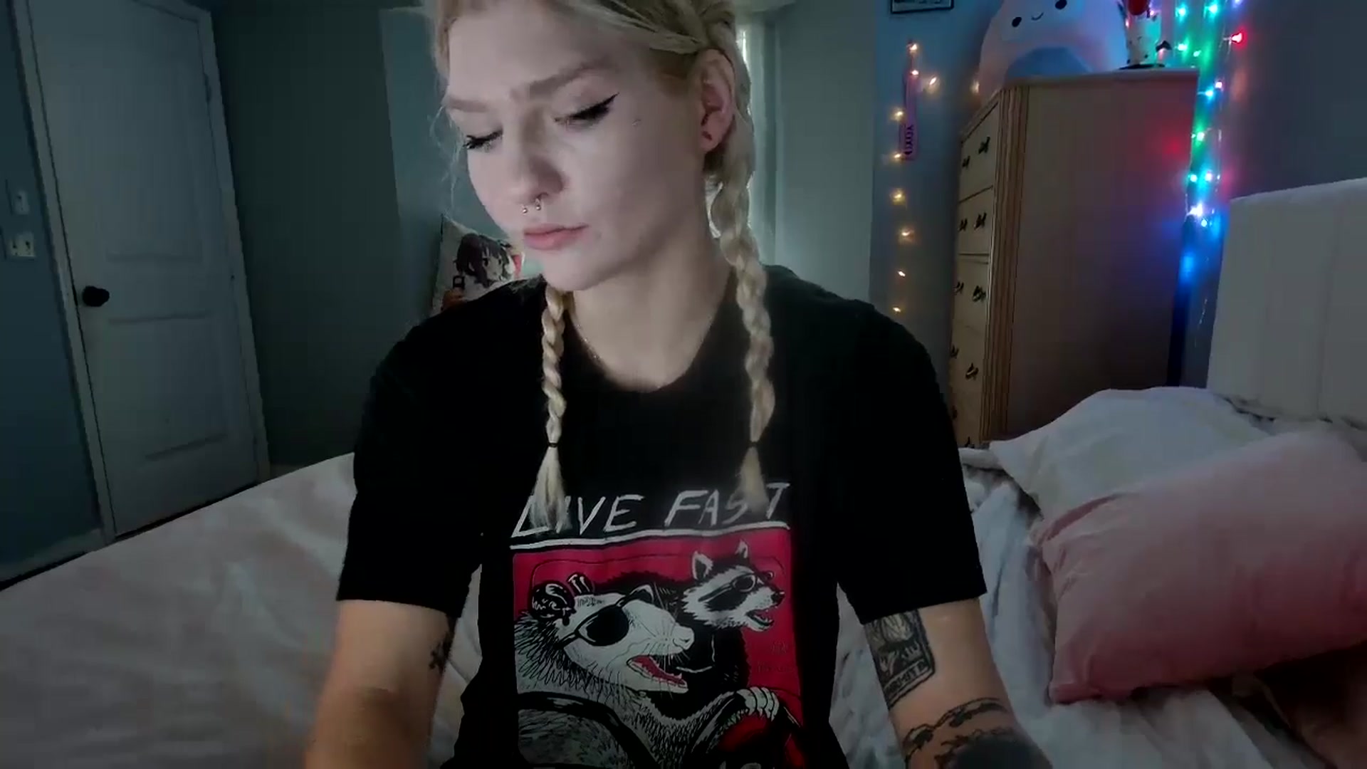 Gallery image thumbnail from DuckChan0's myfreecams stream on, 08/22/2024, 14:49 image 16 of 20