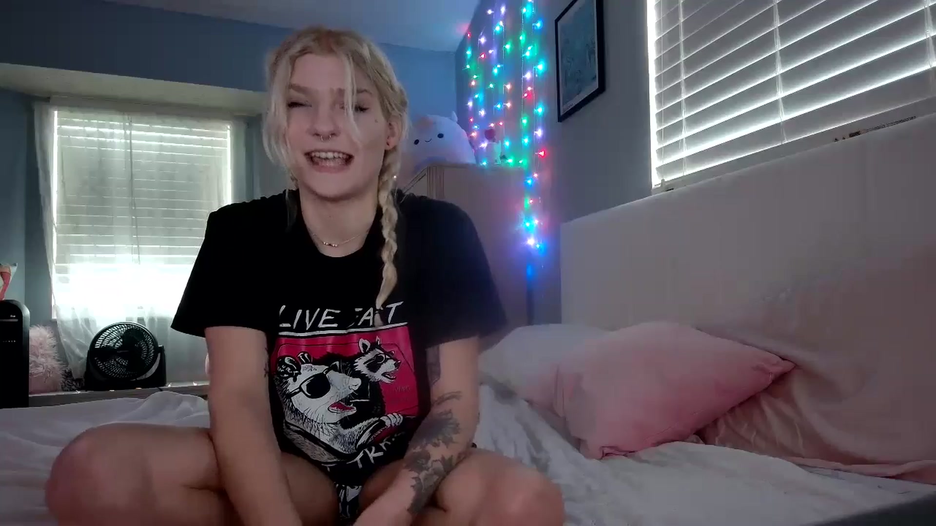 Gallery image thumbnail from DuckChan0's myfreecams stream on, 08/22/2024, 15:31 image 18 of 20