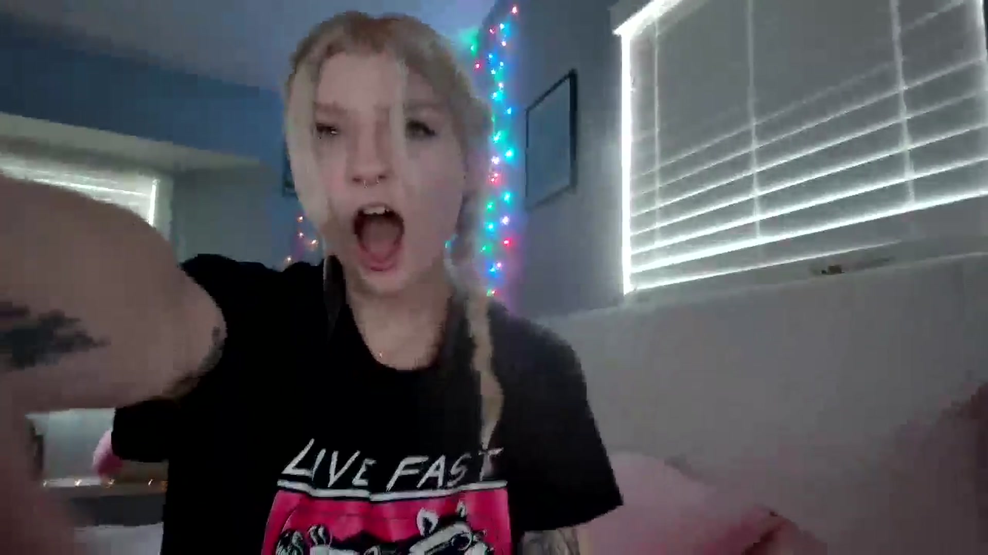 Gallery image thumbnail from DuckChan0's myfreecams stream on, 08/22/2024, 15:31 image 19 of 20