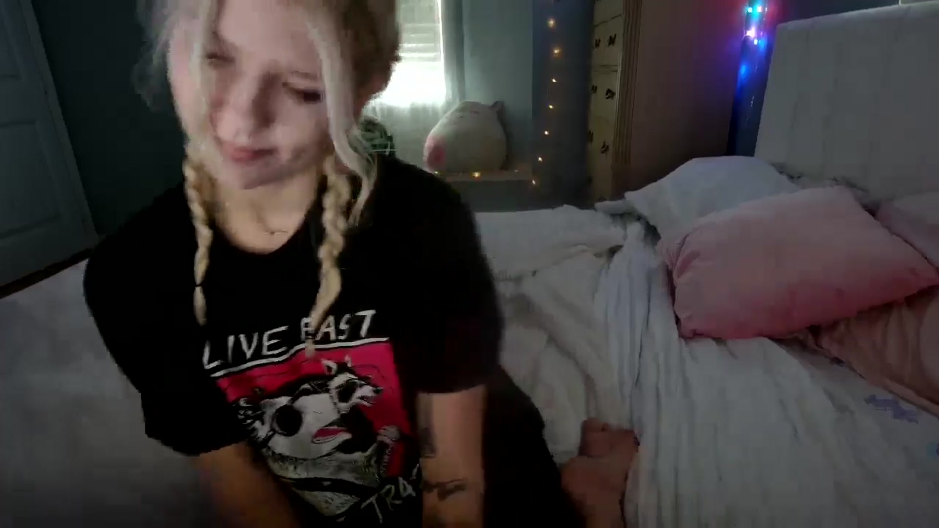 Gallery image thumbnail from DuckChan0's myfreecams stream on, 08/22/2024, 15:31 image 13 of 20