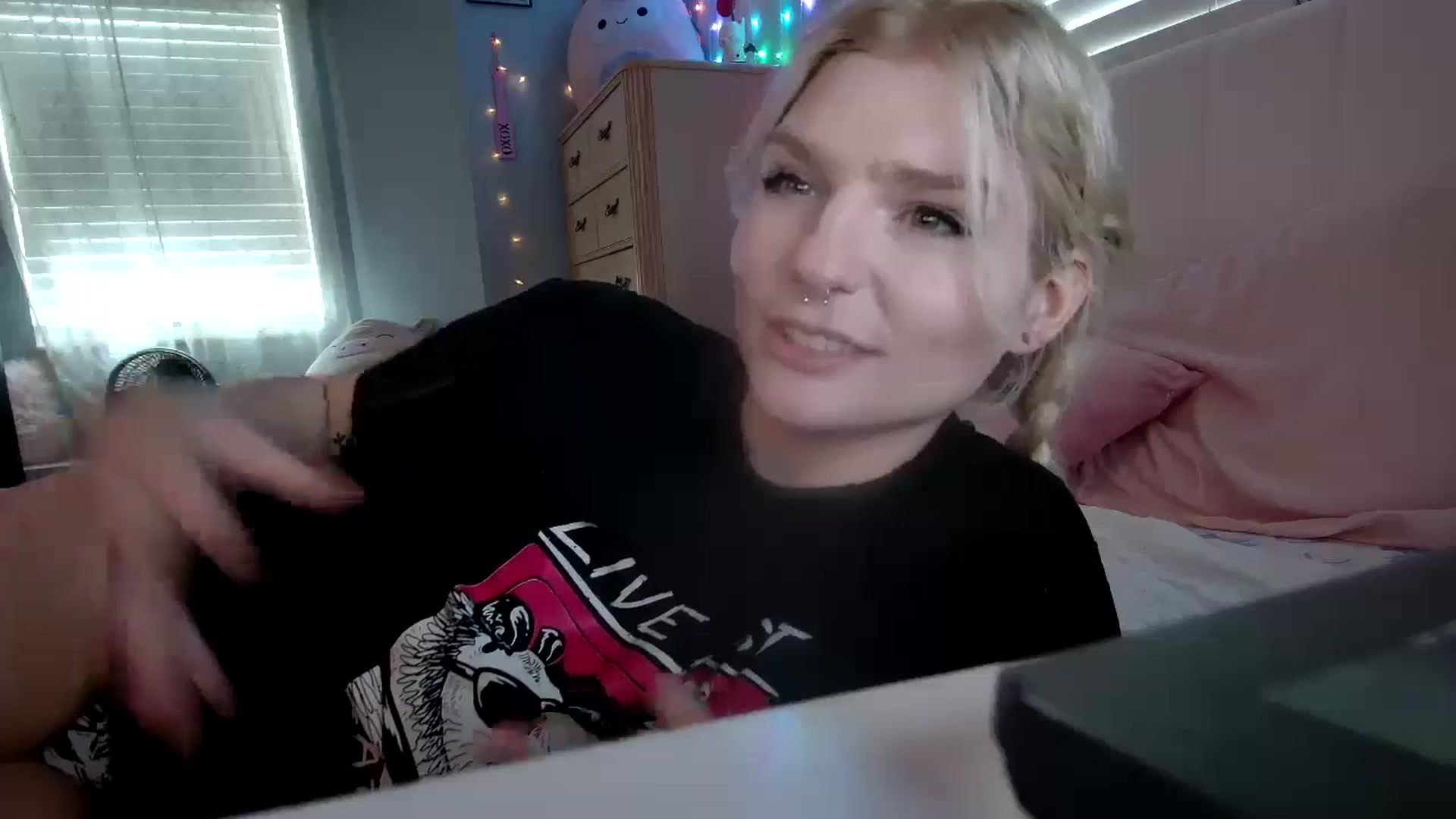 Gallery image thumbnail from DuckChan0's myfreecams stream on, 08/22/2024, 15:31 image 17 of 20