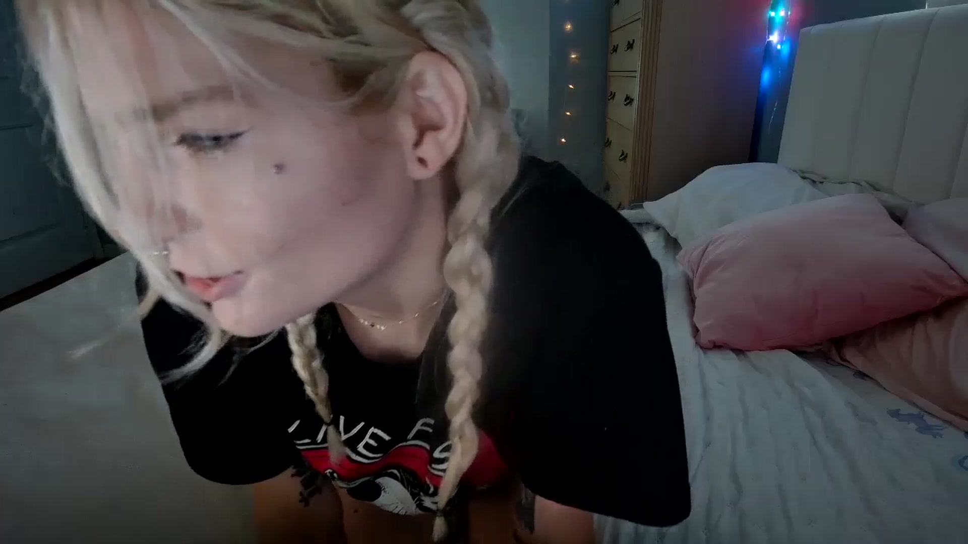 Gallery image thumbnail from DuckChan0's myfreecams stream on, 08/22/2024, 15:31 image 12 of 20
