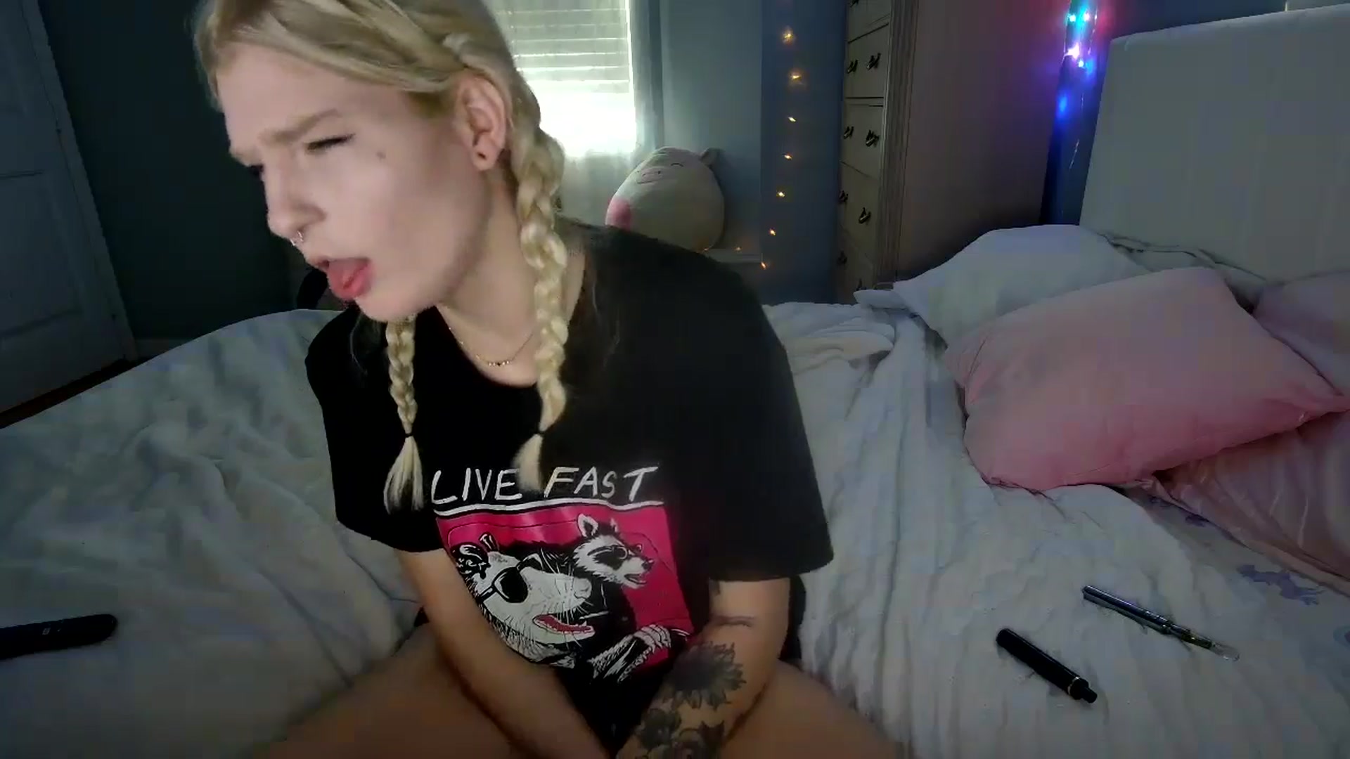 Gallery image thumbnail from DuckChan0's myfreecams stream on, 08/22/2024, 15:31 image 6 of 20