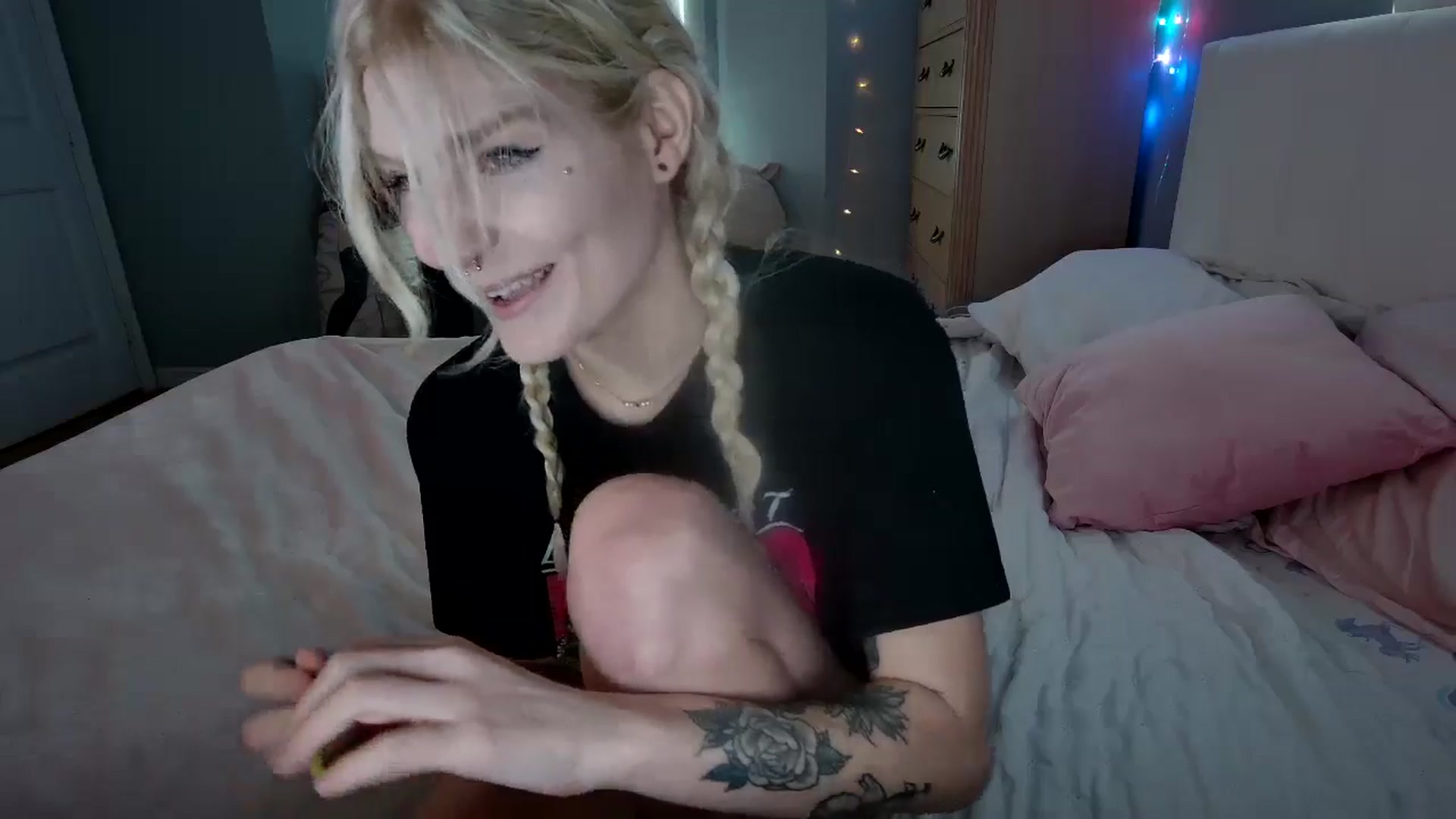 Gallery image thumbnail from DuckChan0's myfreecams stream on, 08/22/2024, 15:31 image 14 of 20