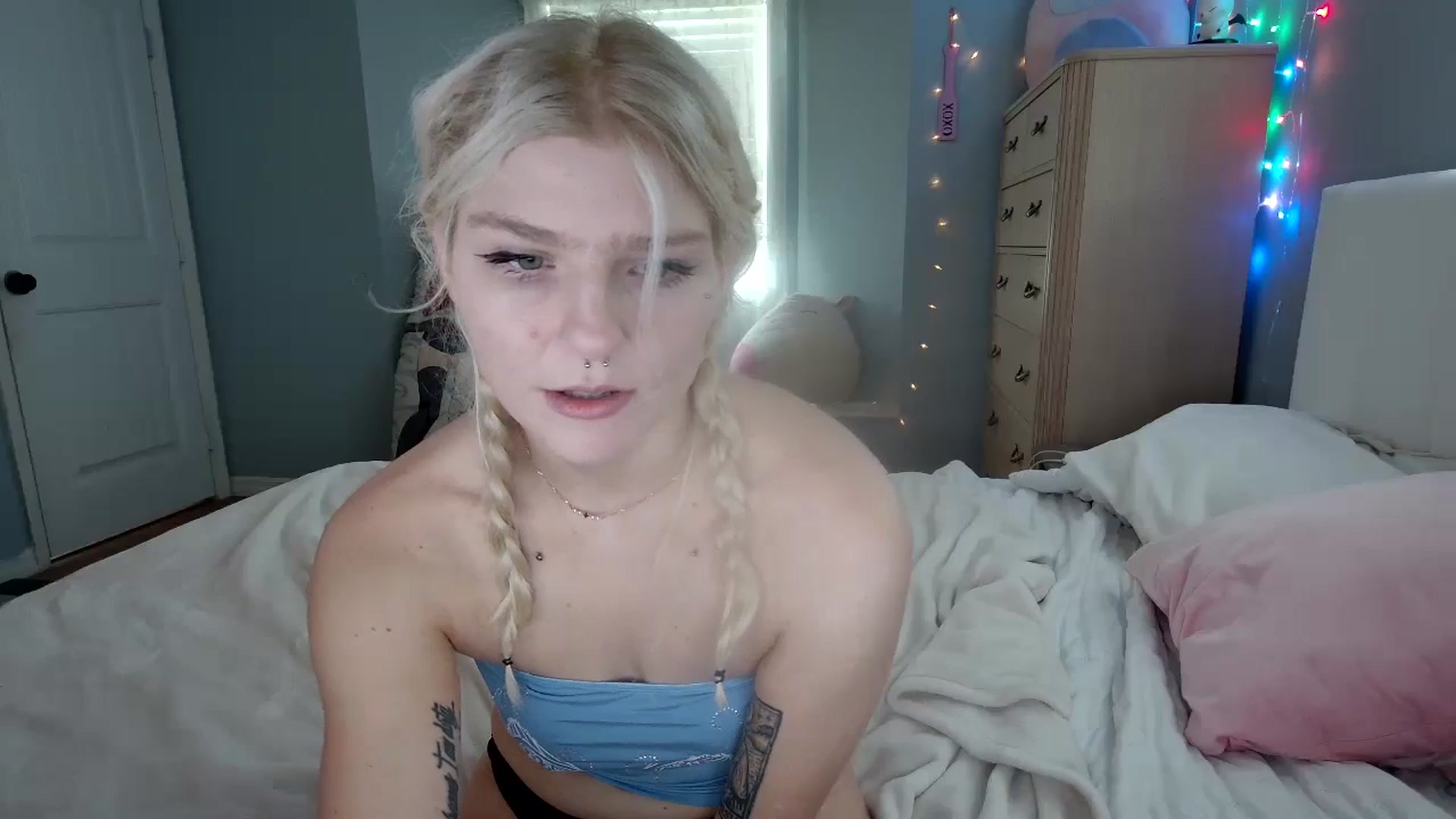 Gallery image thumbnail from DuckChan0's myfreecams stream on, 08/22/2024, 16:10 image 13 of 20