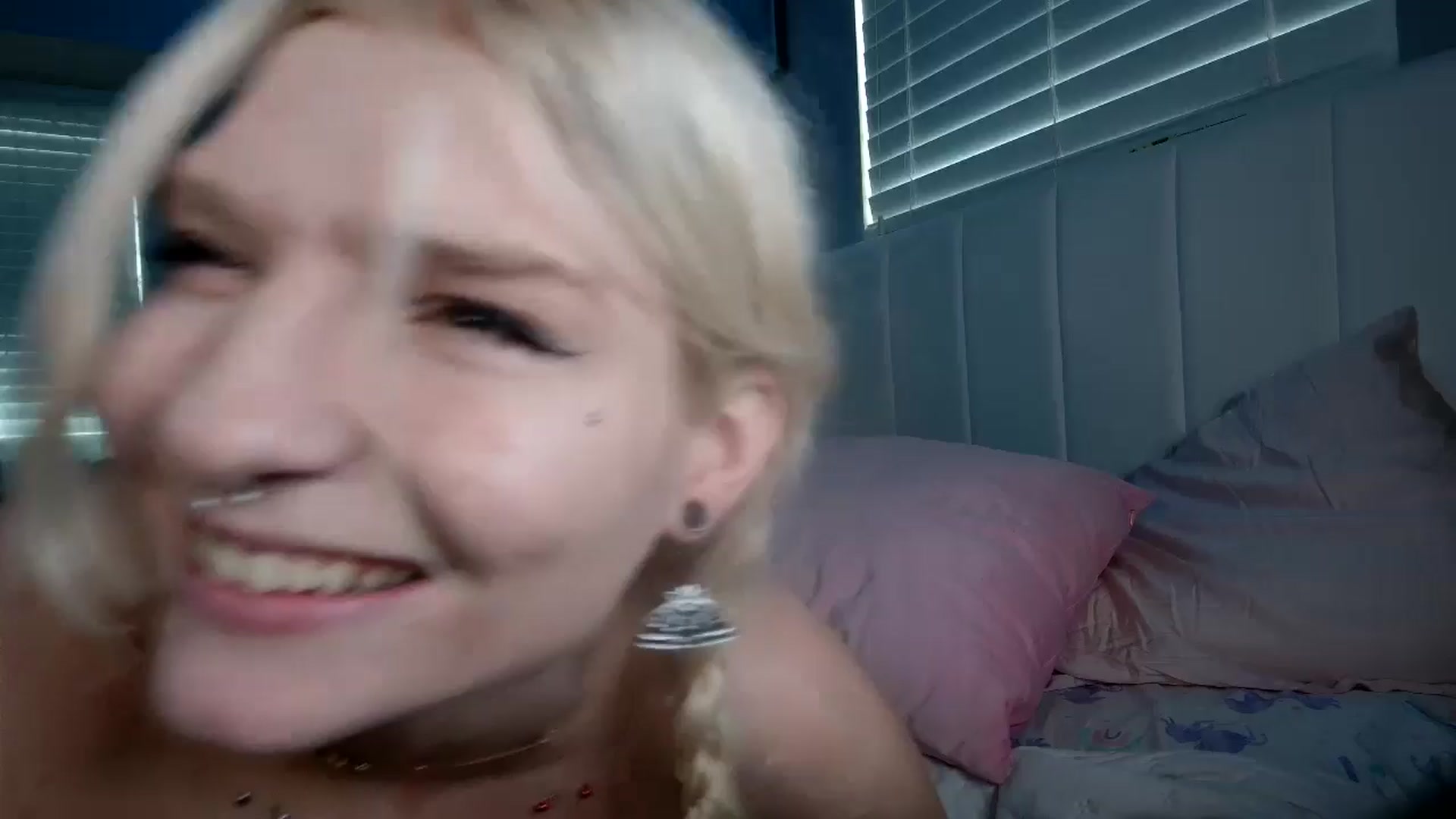 Gallery image thumbnail from DuckChan0's myfreecams stream on, 08/22/2024, 17:23 image 17 of 20