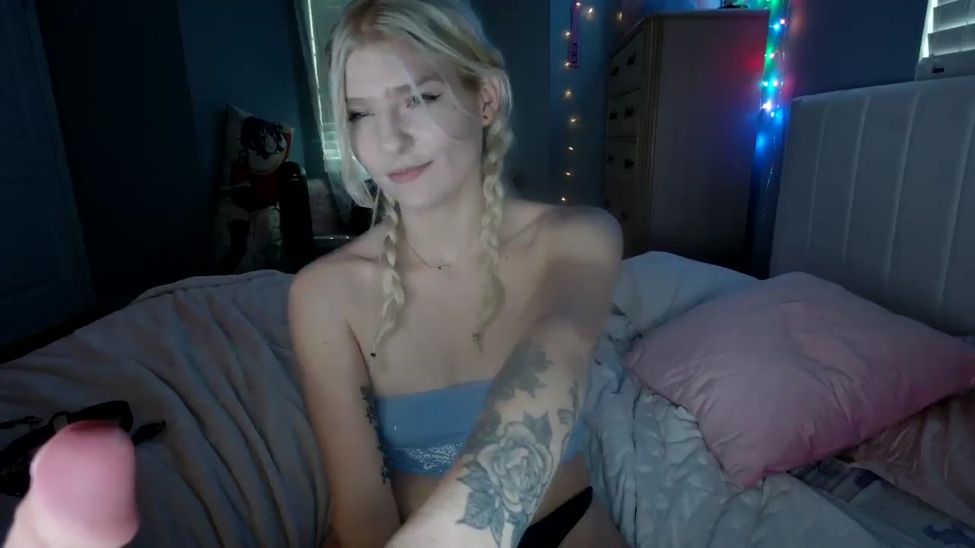 Gallery image thumbnail from DuckChan0's myfreecams stream on, 08/22/2024, 17:23 image 11 of 20