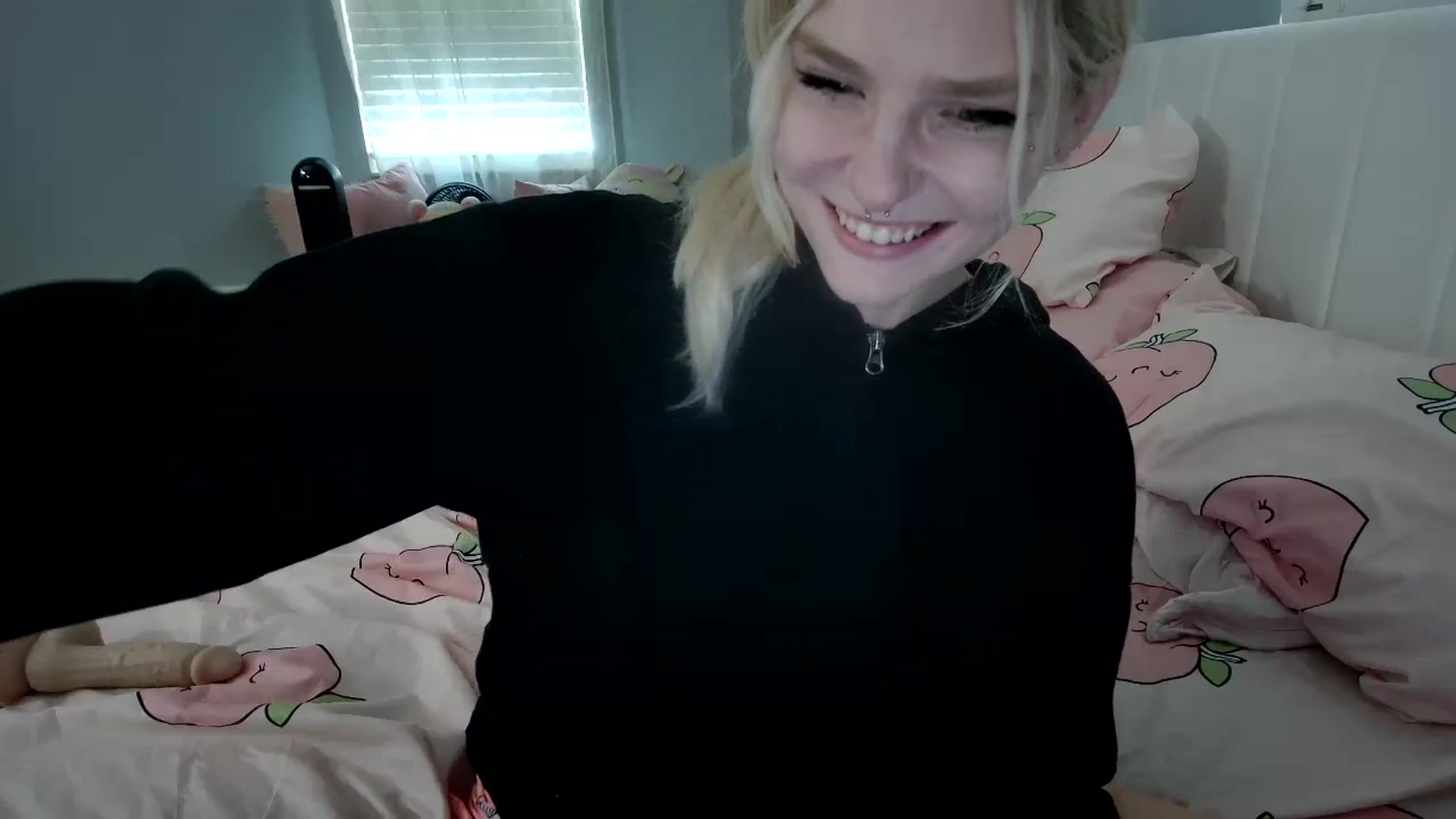Gallery image thumbnail from DuckChan0's myfreecams stream on, 08/23/2024, 19:06 image 9 of 20
