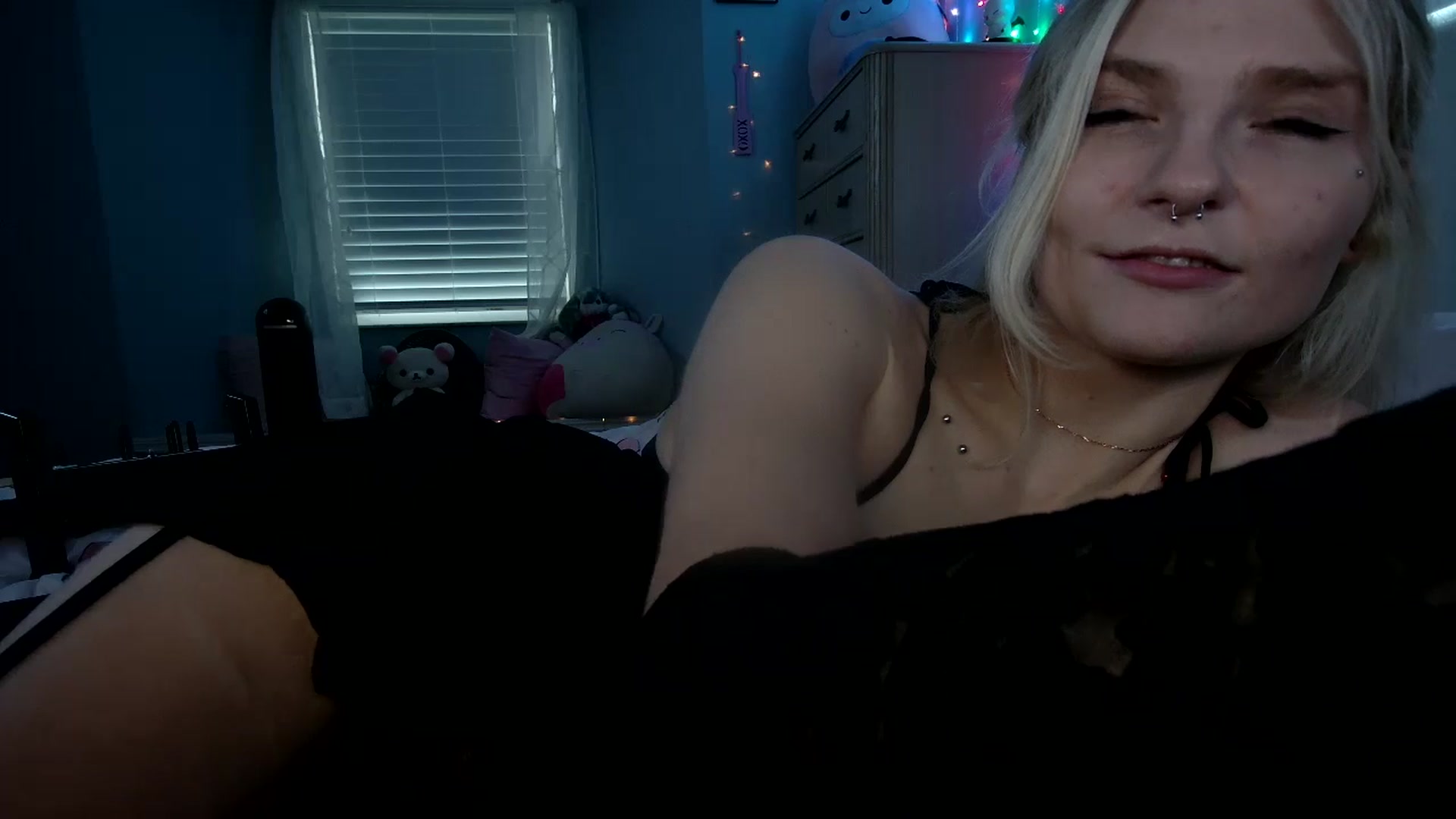 Gallery image thumbnail from DuckChan0's myfreecams stream on, 08/24/2024, 23:27 image 17 of 20