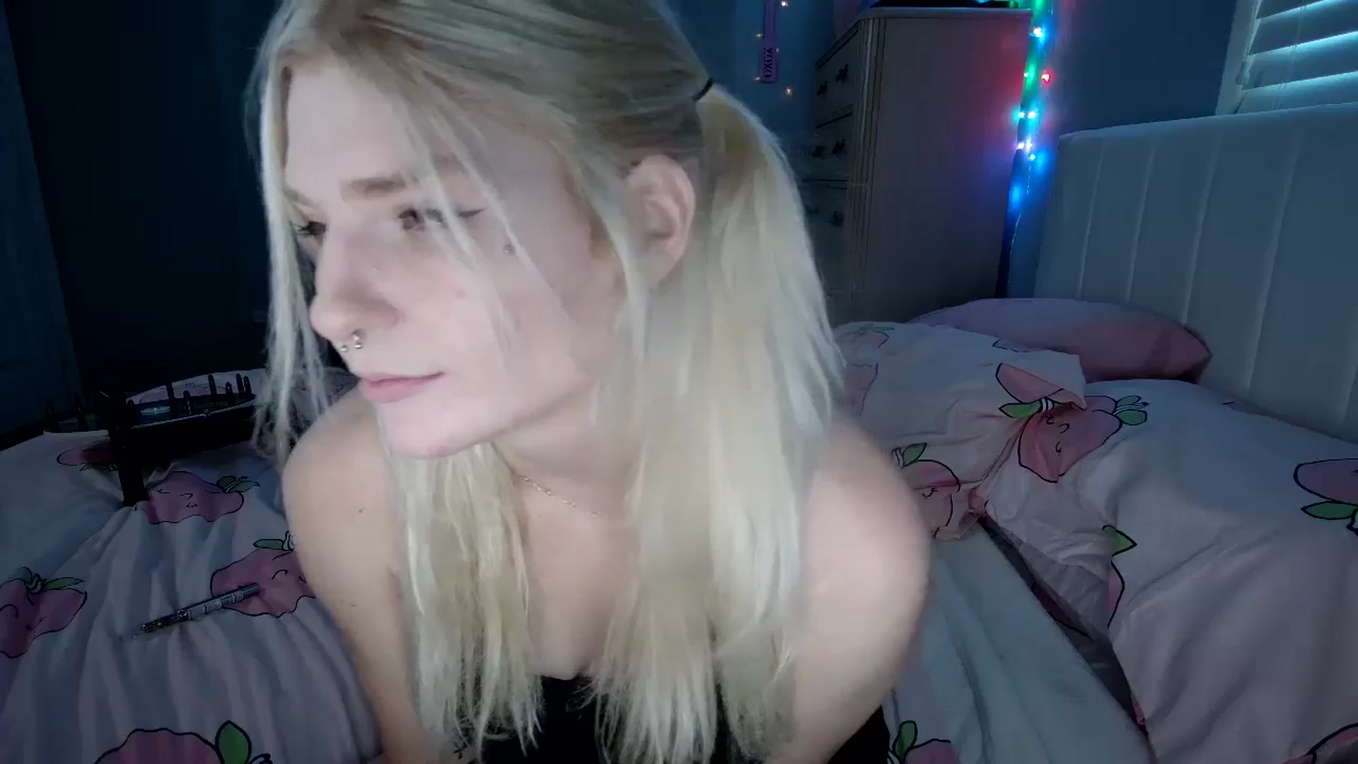 Gallery image thumbnail from DuckChan0's myfreecams stream on, 08/24/2024, 23:41 image 13 of 20
