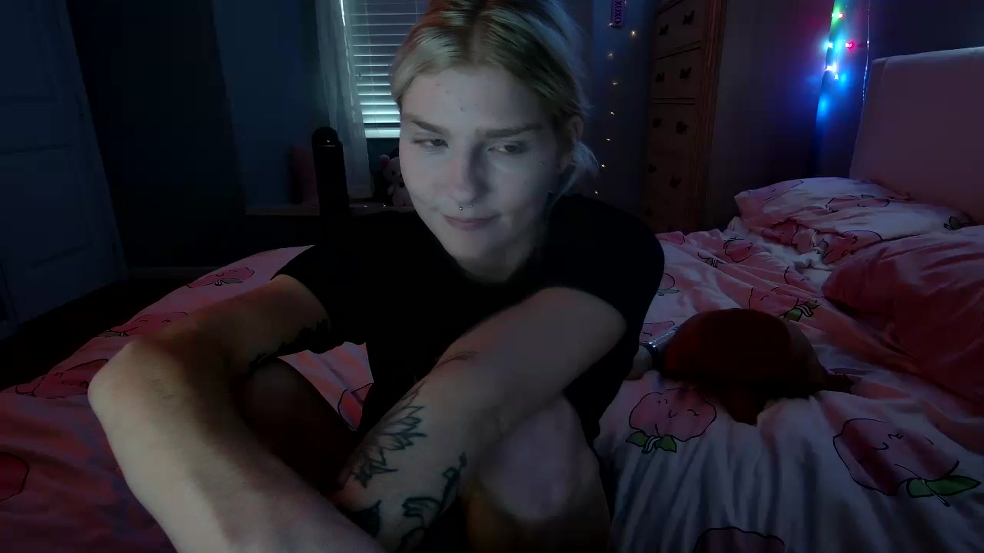 Gallery image thumbnail from DuckChan0's myfreecams stream on, 08/25/2024, 23:12 image 4 of 20