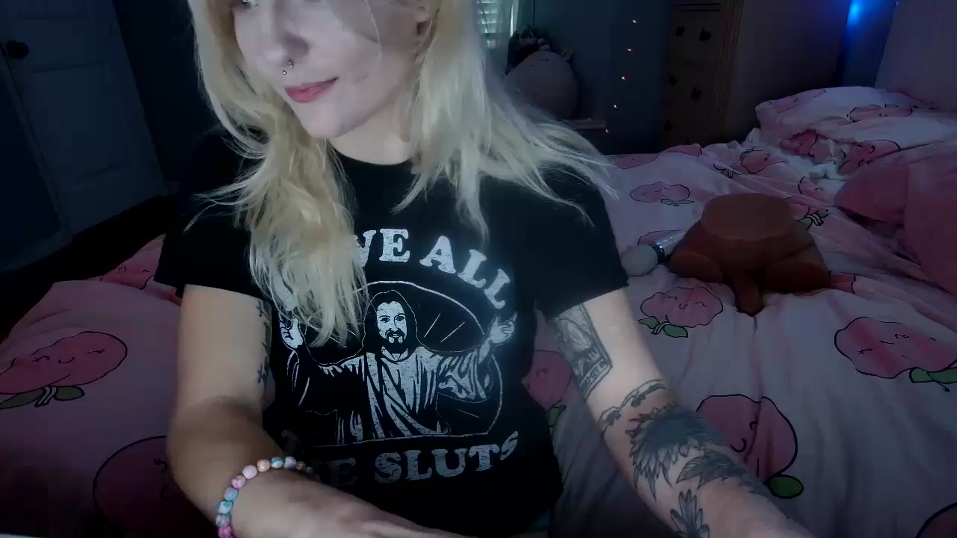 Gallery image thumbnail from DuckChan0's myfreecams stream on, 08/25/2024, 23:12 image 1 of 20