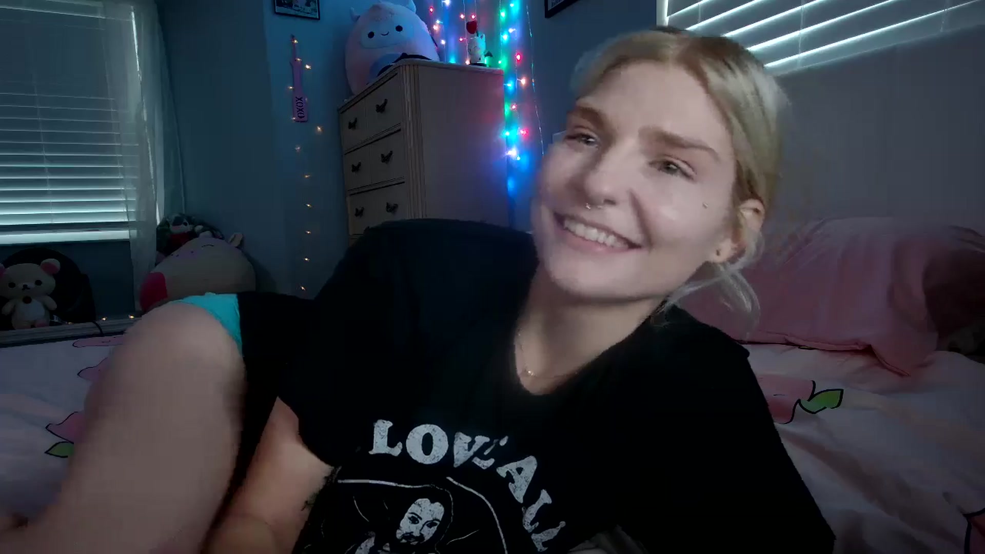 Gallery image thumbnail from DuckChan0's myfreecams stream on, 08/25/2024, 23:12 image 6 of 20