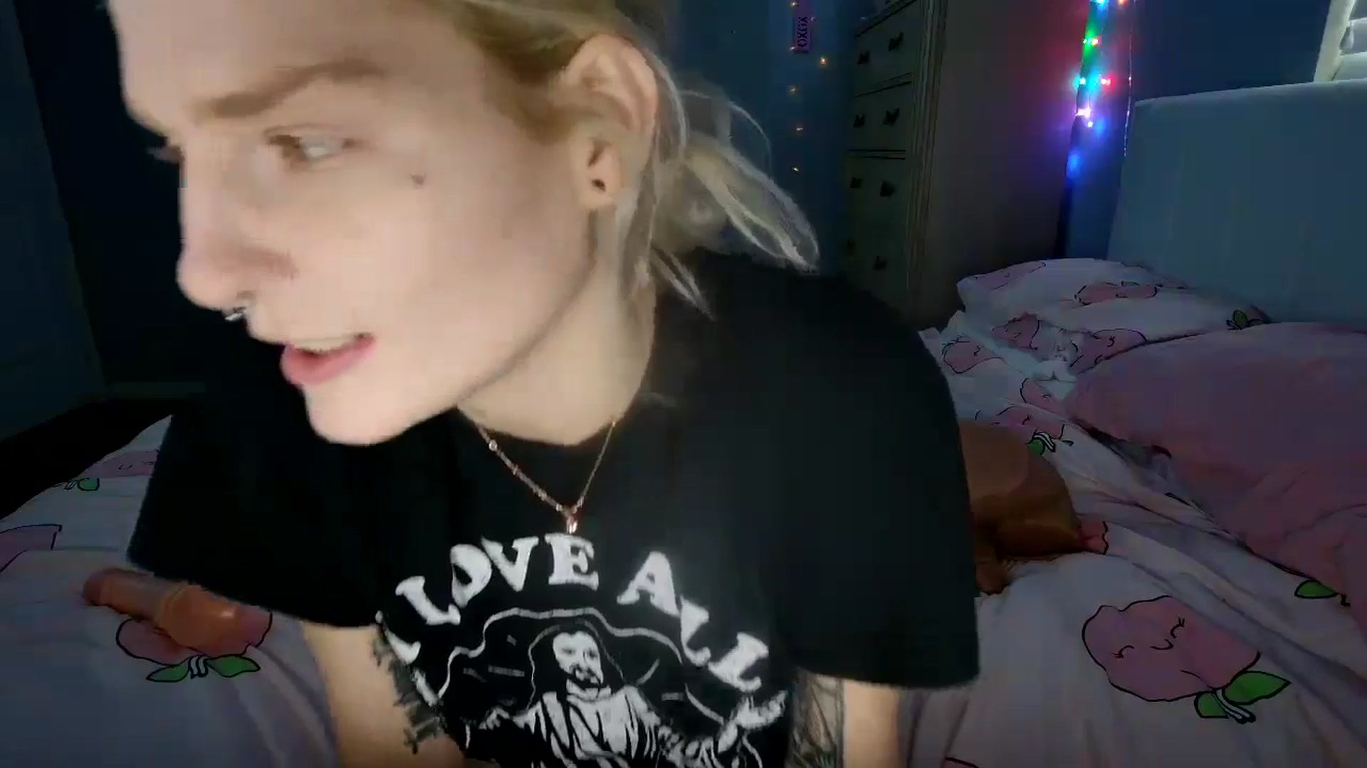 Gallery image thumbnail from DuckChan0's myfreecams stream on, 08/25/2024, 23:12 image 10 of 20