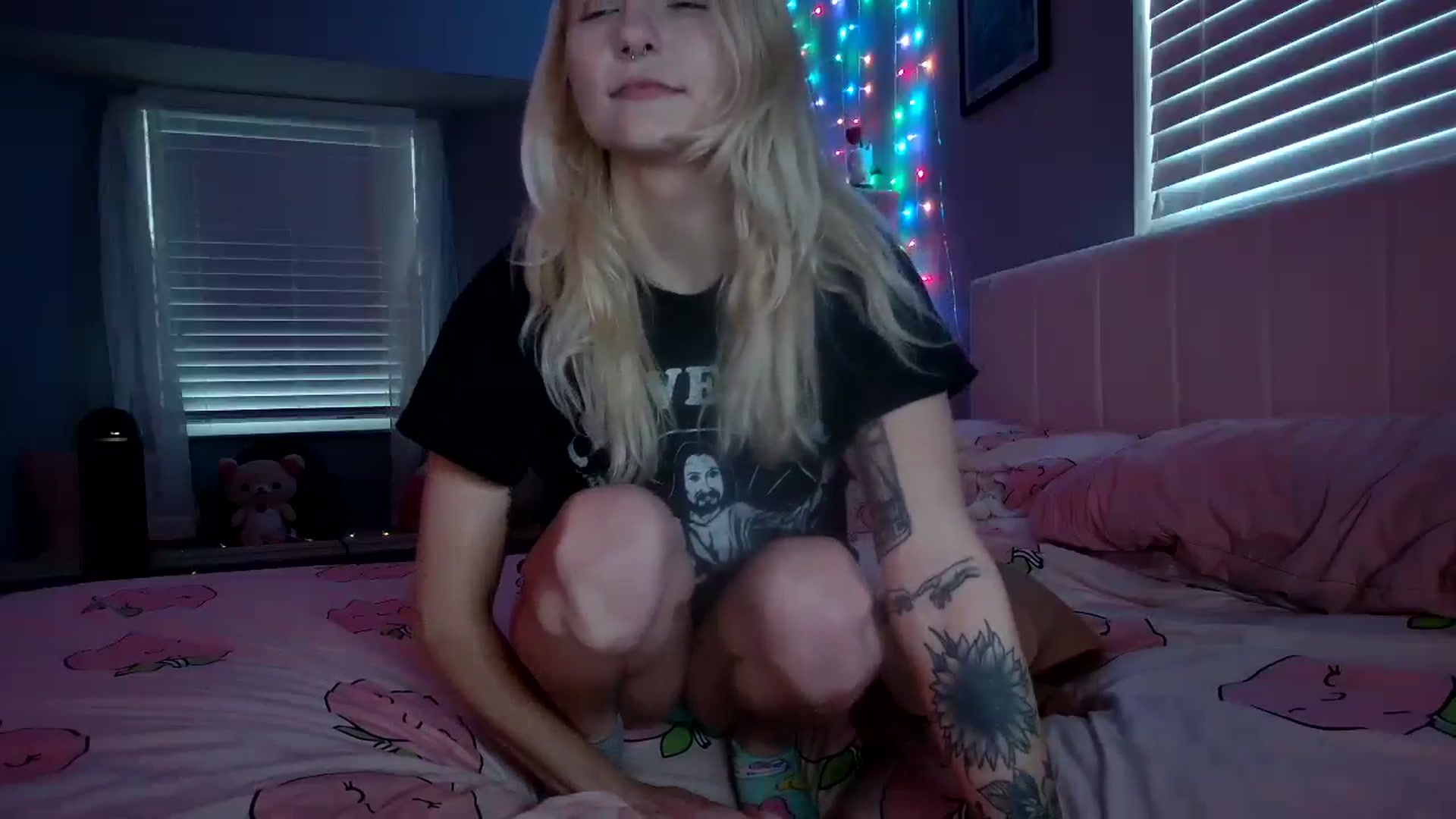 Gallery image thumbnail from DuckChan0's myfreecams stream on, 08/25/2024, 23:12 image 14 of 20