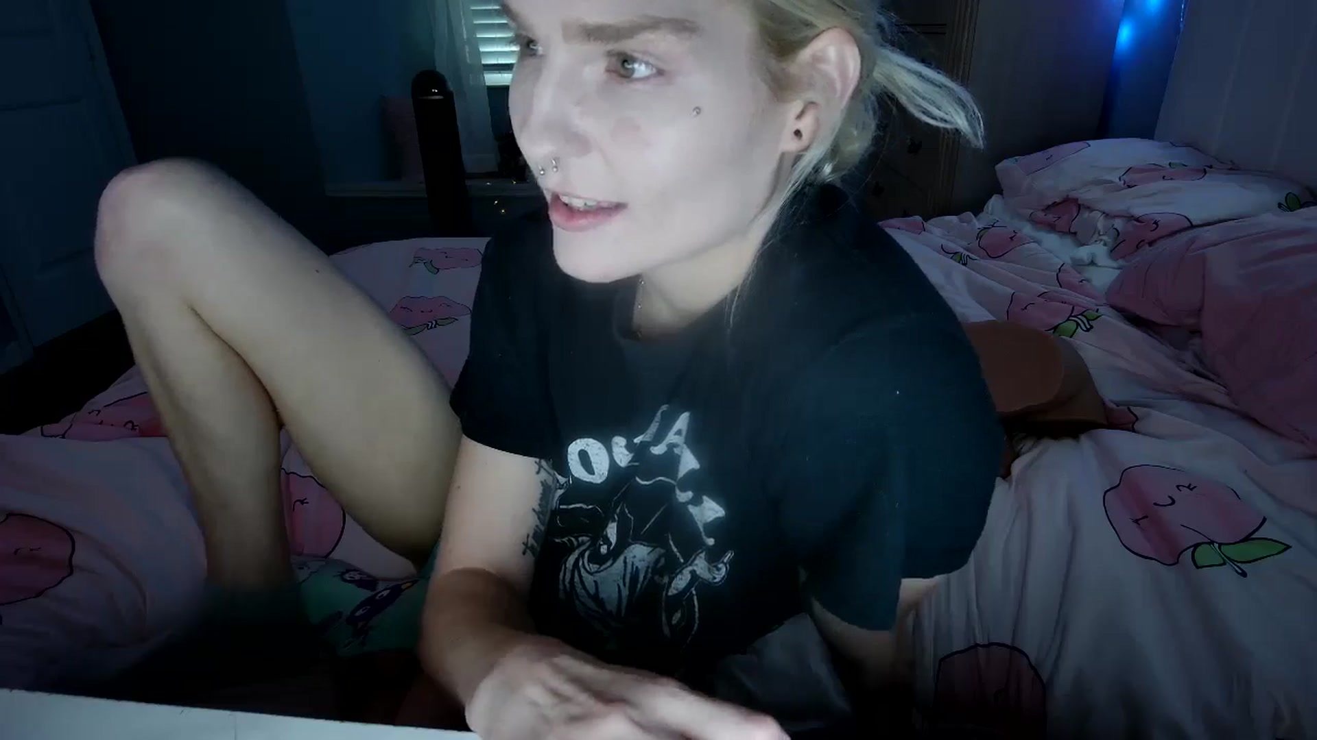 Gallery image thumbnail from DuckChan0's myfreecams stream on, 08/25/2024, 23:12 image 3 of 20