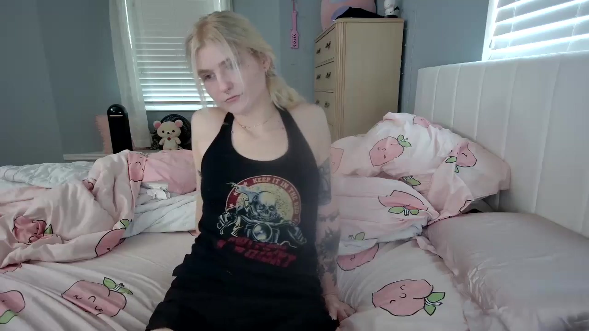 Gallery image thumbnail from DuckChan0's myfreecams stream on, 08/26/2024, 14:06 image 14 of 20