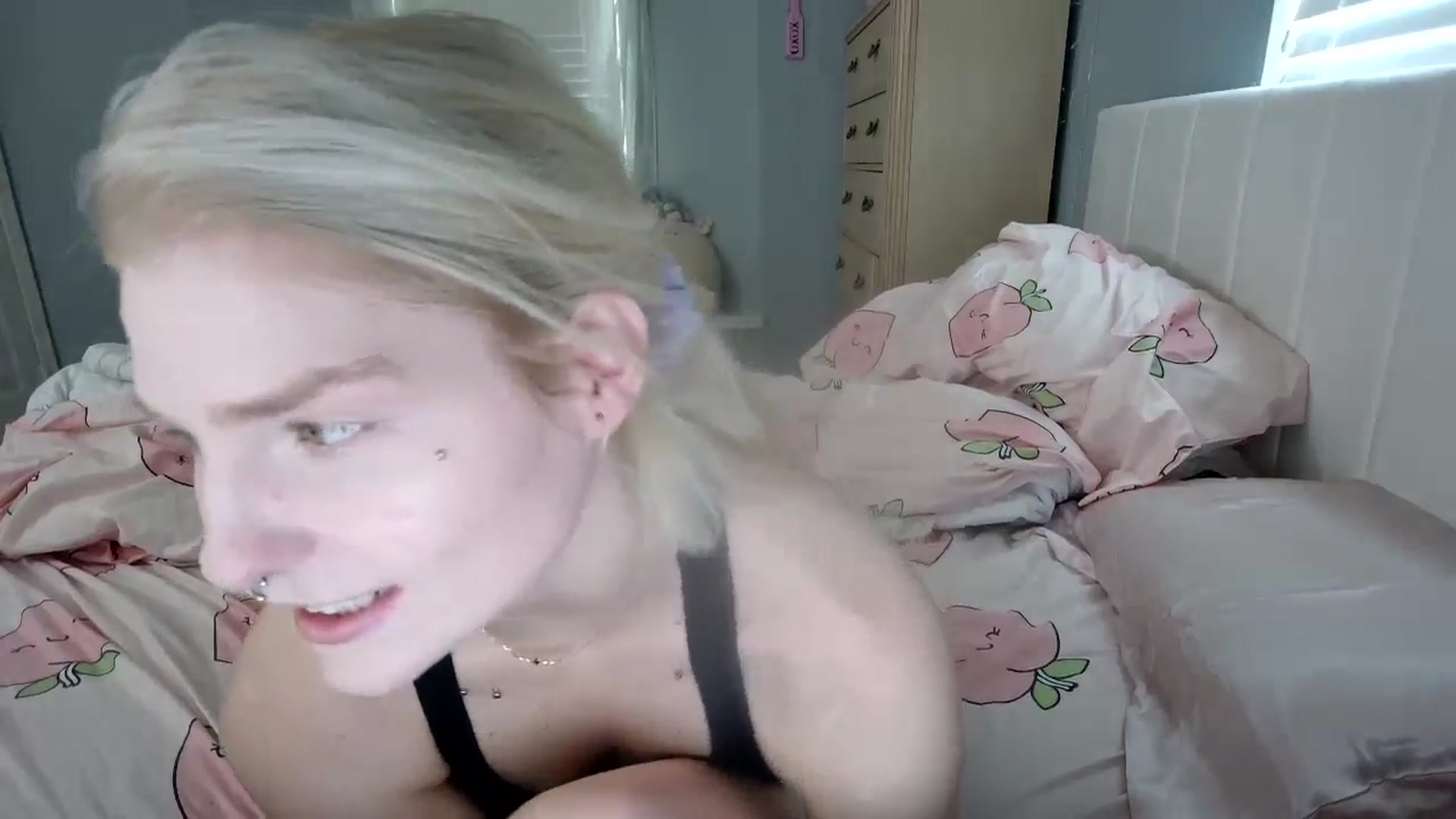 Gallery image thumbnail from DuckChan0's myfreecams stream on, 08/26/2024, 14:06 image 11 of 20
