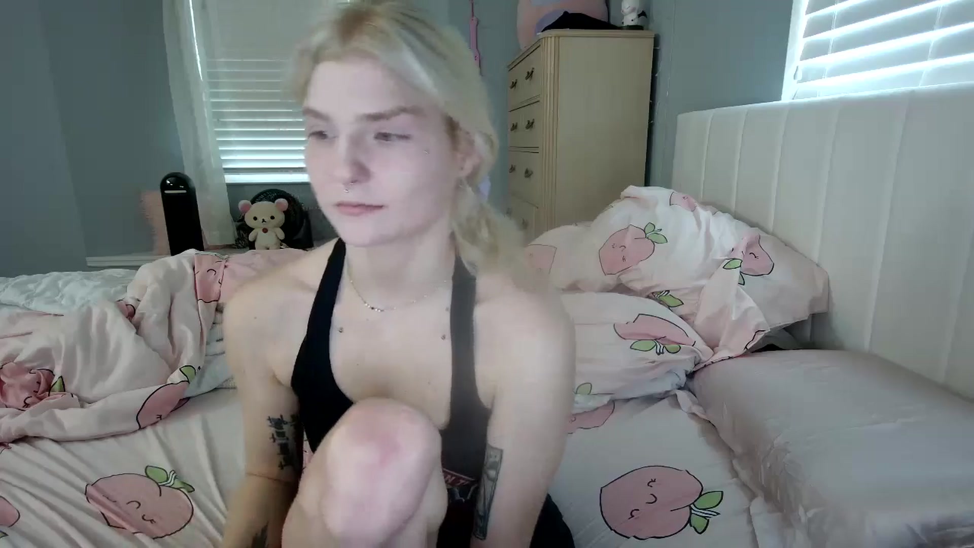 Gallery image thumbnail from DuckChan0's myfreecams stream on, 08/26/2024, 14:06 image 17 of 20