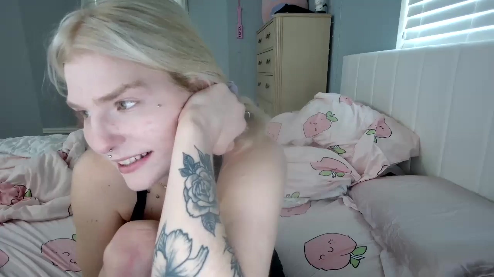 Gallery image thumbnail from DuckChan0's myfreecams stream on, 08/26/2024, 14:06 image 16 of 20