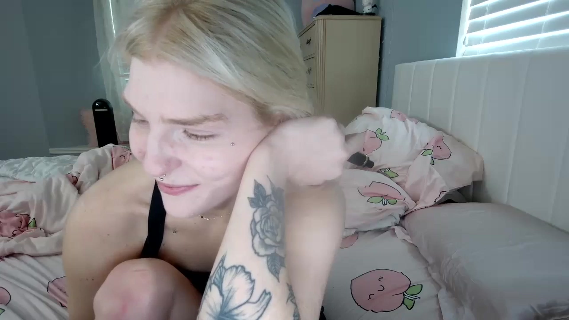 Gallery image thumbnail from DuckChan0's myfreecams stream on, 08/26/2024, 14:06 image 15 of 20