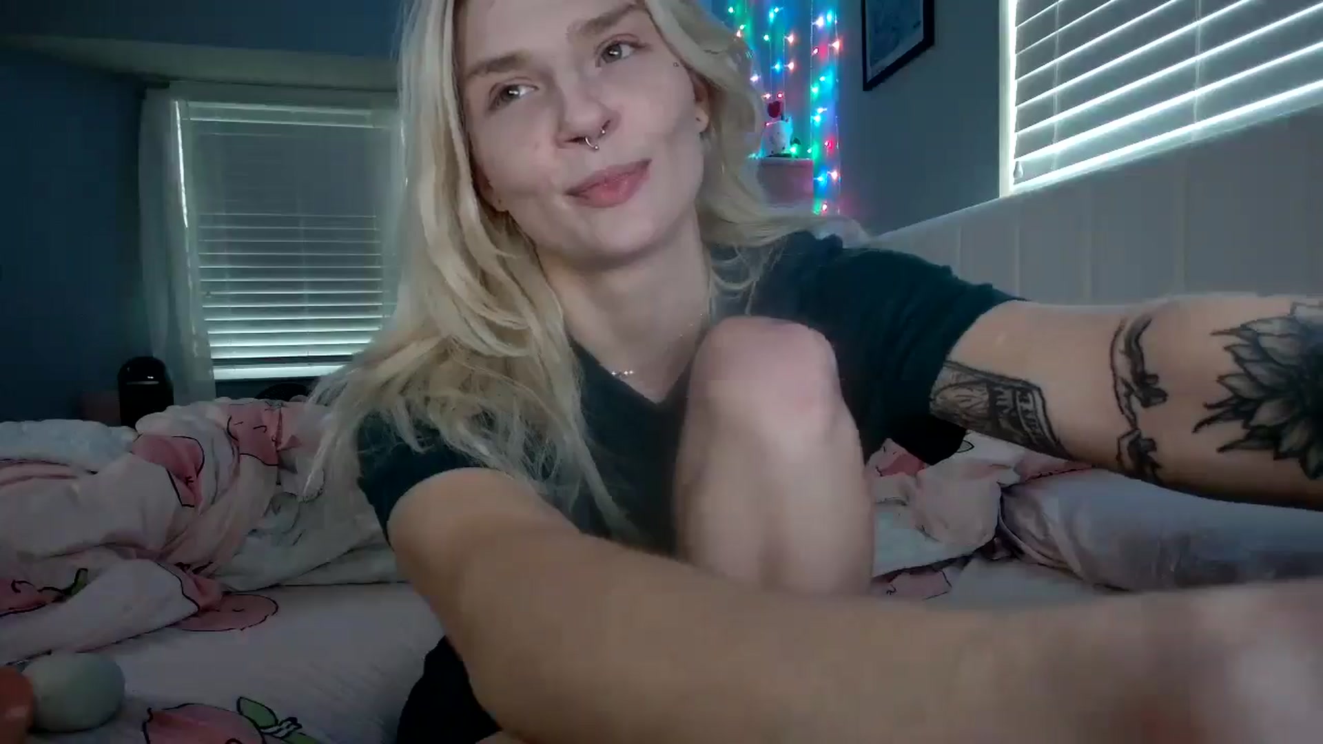 Gallery image thumbnail from DuckChan0's myfreecams stream on, 08/26/2024, 16:17 image 5 of 20