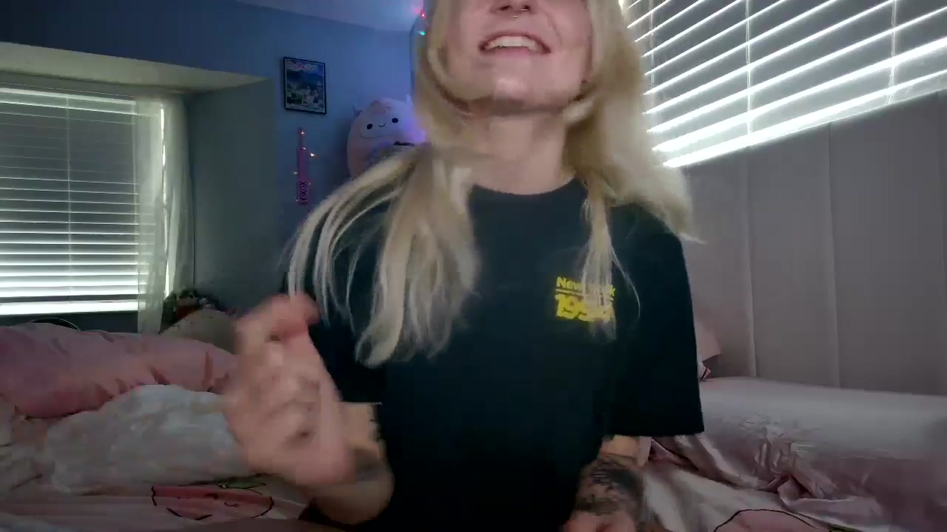 Gallery image thumbnail from DuckChan0's myfreecams stream on, 08/26/2024, 16:17 image 18 of 20