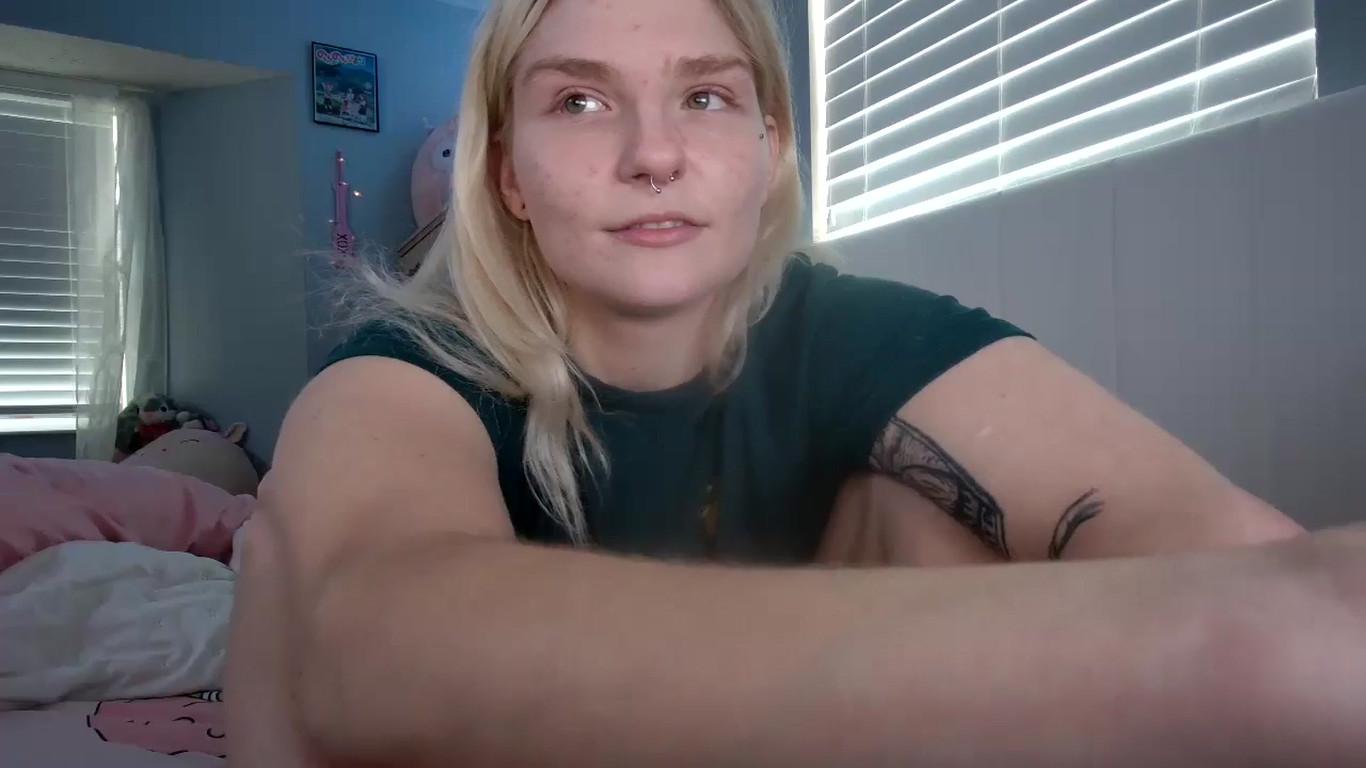 Gallery image thumbnail from DuckChan0's myfreecams stream on, 08/26/2024, 16:17 image 16 of 20