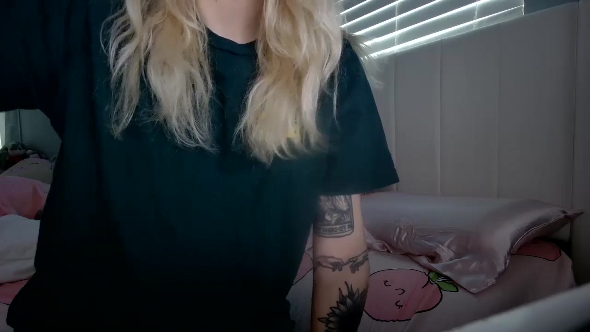 Gallery image thumbnail from DuckChan0's myfreecams stream on, 08/26/2024, 16:17 image 10 of 20