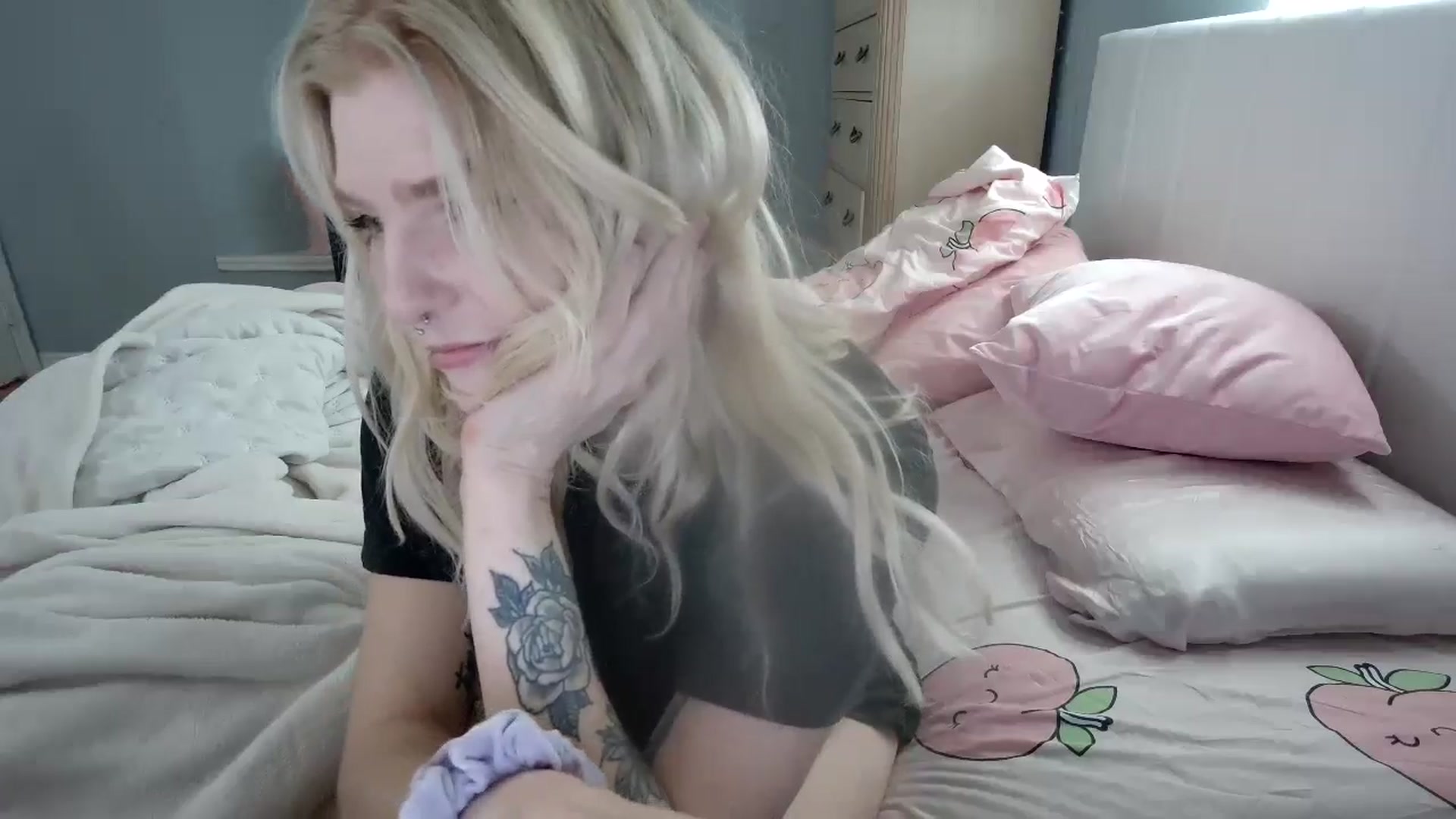 Gallery image thumbnail from DuckChan0's myfreecams stream on, 08/27/2024, 14:09 image 12 of 20