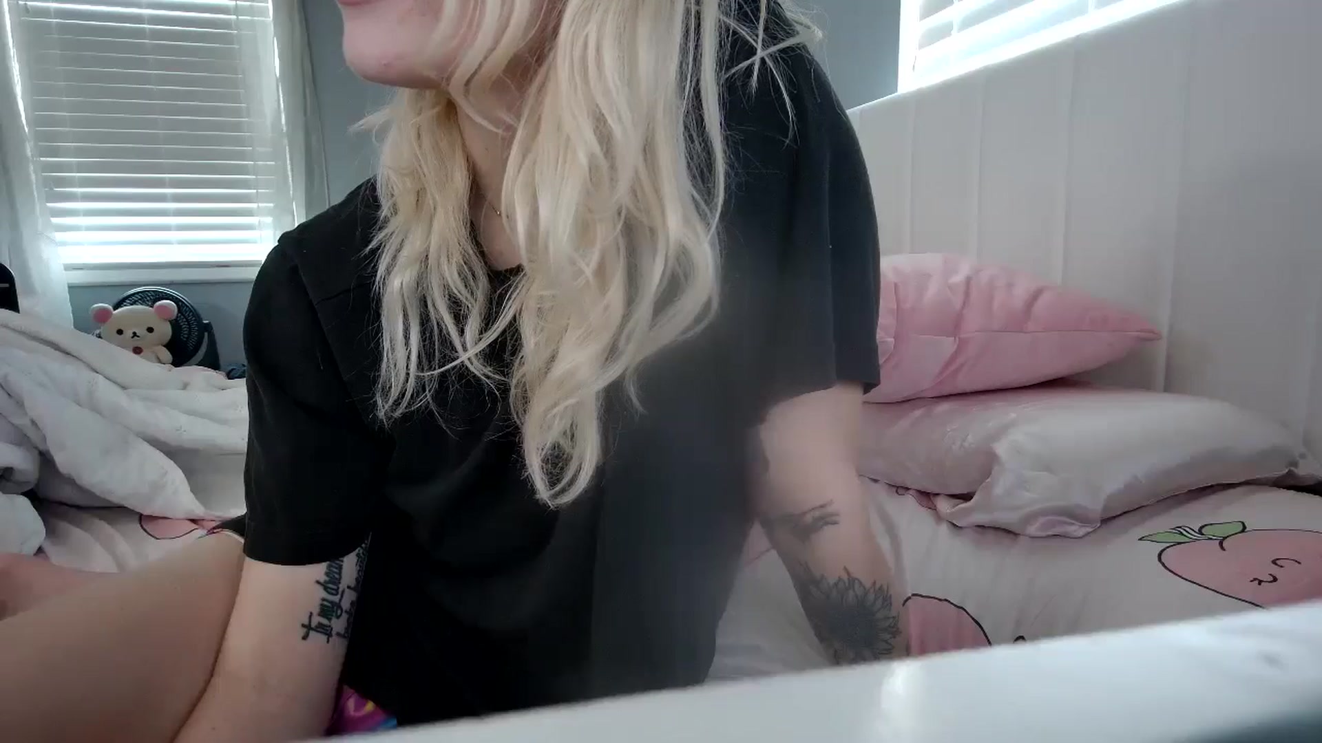 Gallery image thumbnail from DuckChan0's myfreecams stream on, 08/27/2024, 14:09 image 20 of 20