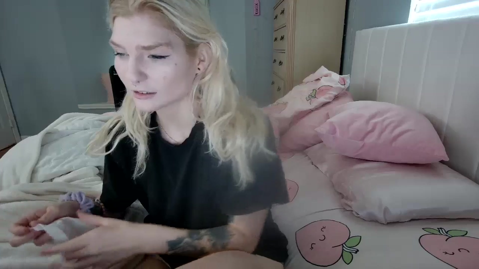 Gallery image thumbnail from DuckChan0's myfreecams stream on, 08/27/2024, 14:09 image 9 of 20