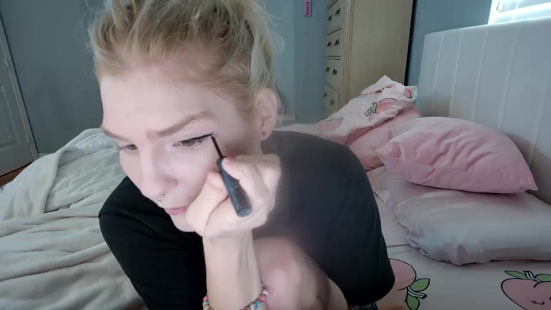 Gallery image thumbnail from DuckChan0's myfreecams stream on, 08/27/2024, 14:09 image 8 of 20