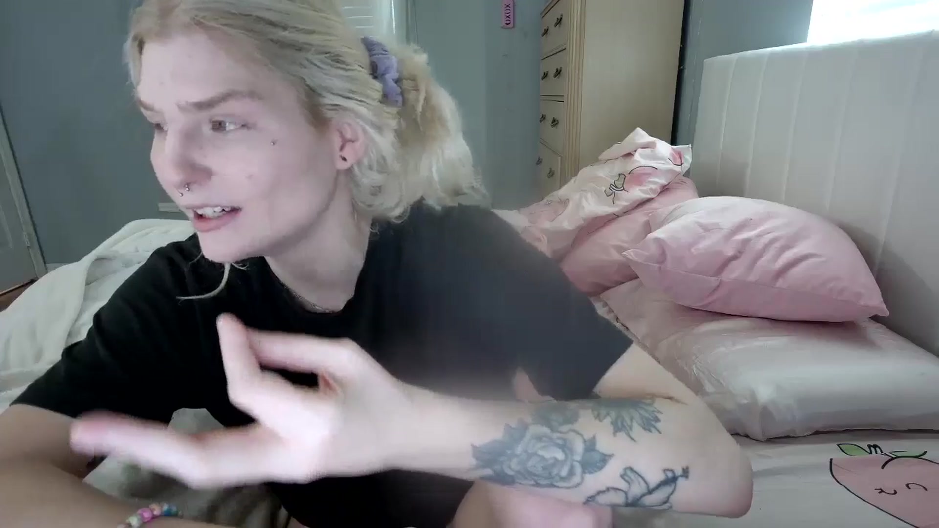 Gallery image thumbnail from DuckChan0's myfreecams stream on, 08/27/2024, 14:09 image 5 of 20
