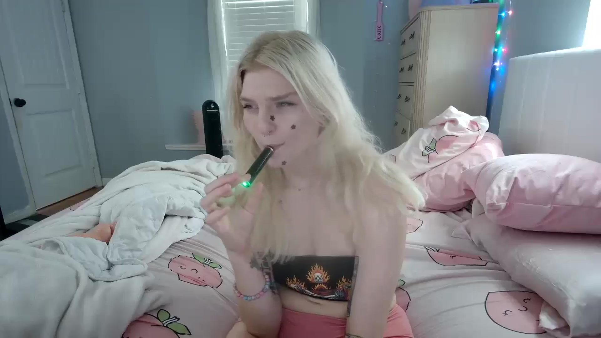 Gallery image thumbnail from DuckChan0's myfreecams stream on, 08/27/2024, 15:21 image 15 of 20