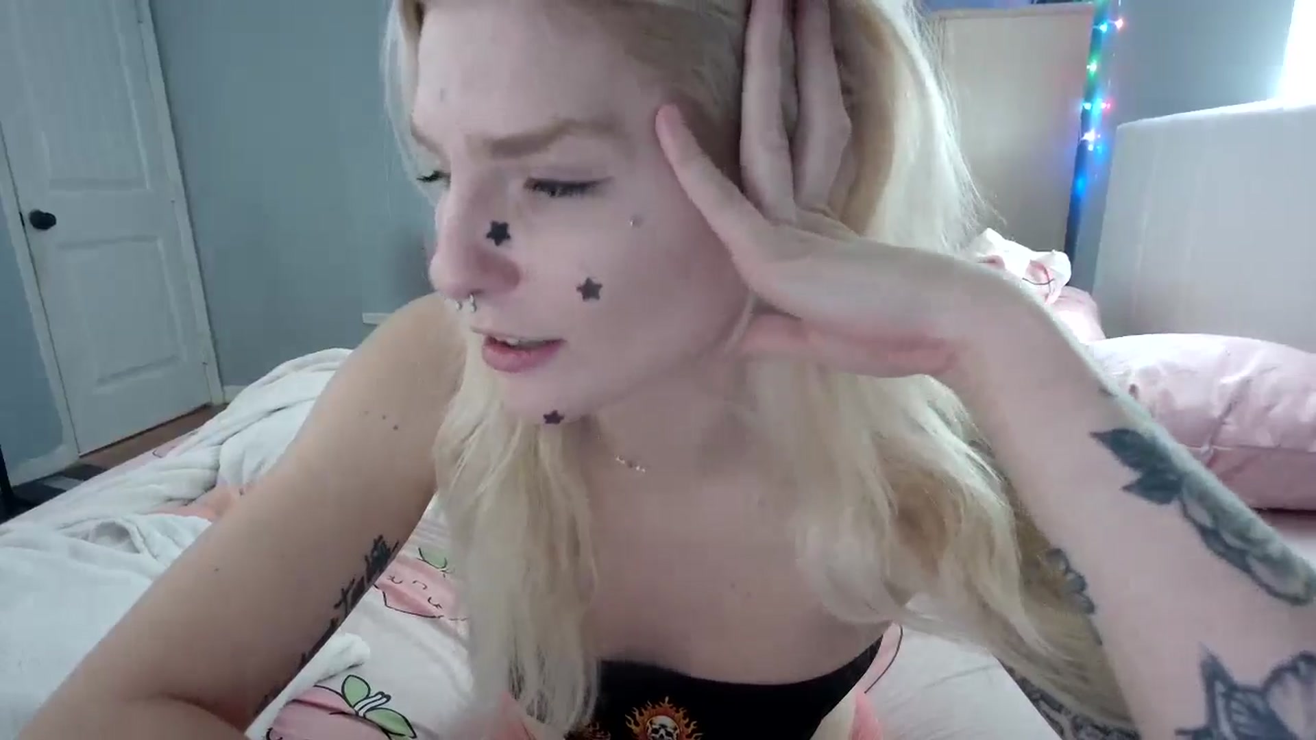 Gallery image thumbnail from DuckChan0's myfreecams stream on, 08/27/2024, 15:21 image 11 of 20