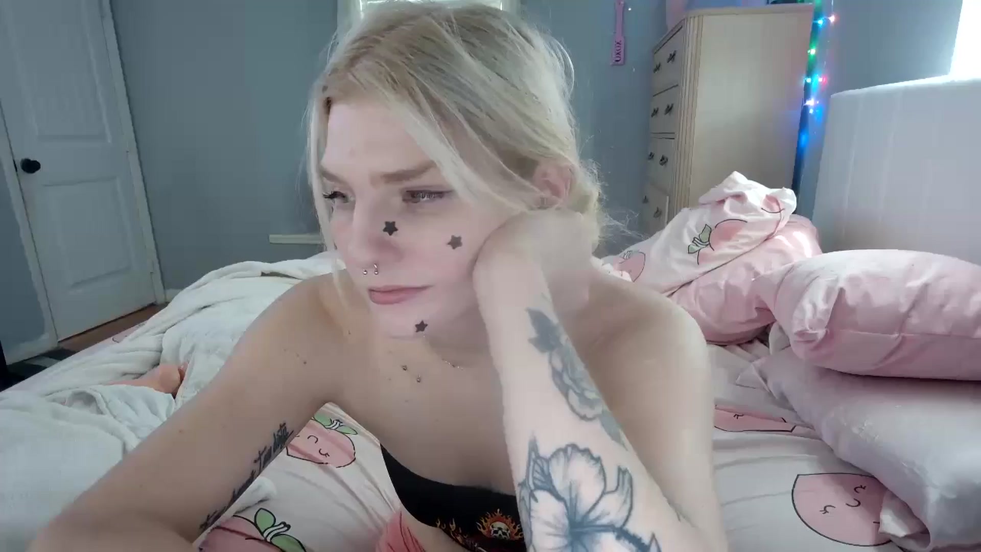 Gallery image thumbnail from DuckChan0's myfreecams stream on, 08/27/2024, 15:21 image 18 of 20