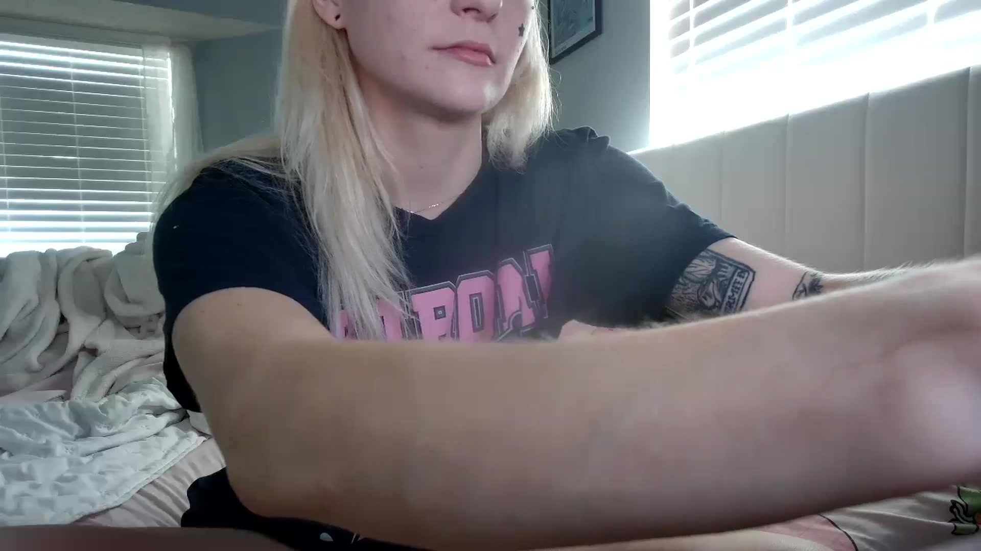 Gallery image thumbnail from DuckChan0's myfreecams stream on, 08/28/2024, 14:14 image 9 of 20