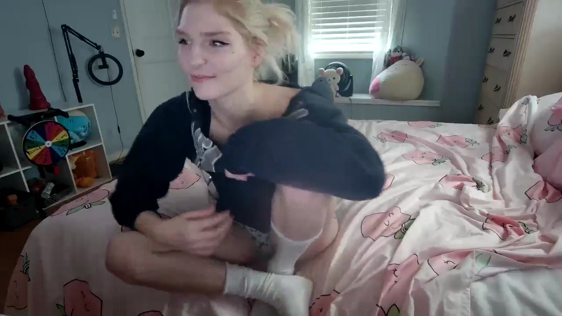 Gallery image thumbnail from DuckChan0's myfreecams stream on, 08/28/2024, 15:07 image 13 of 20
