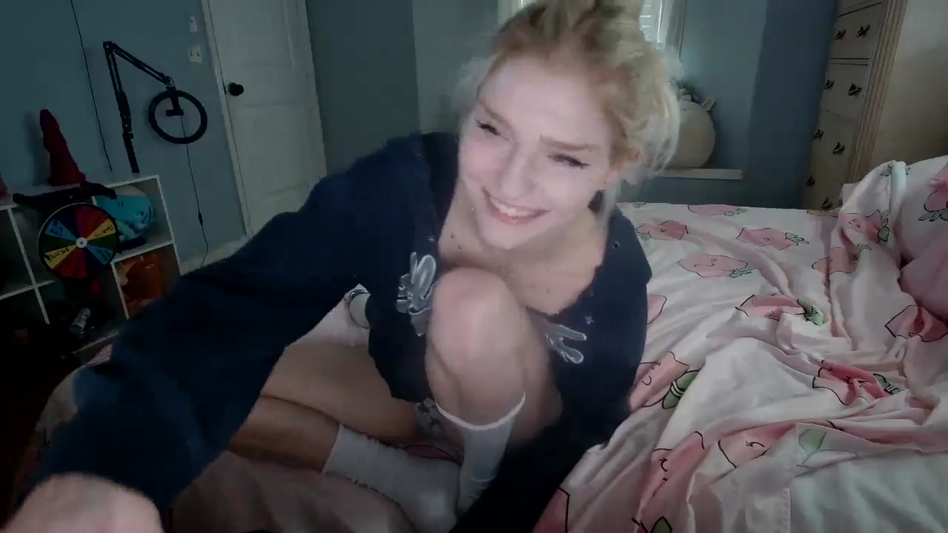 Gallery image thumbnail from DuckChan0's myfreecams stream on, 08/28/2024, 15:07 image 14 of 20