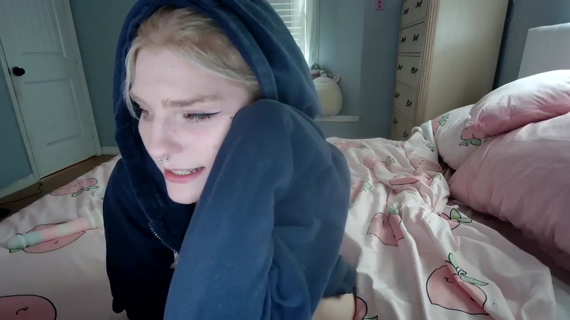 Gallery image thumbnail from DuckChan0's myfreecams stream on, 08/28/2024, 16:28 image 7 of 20