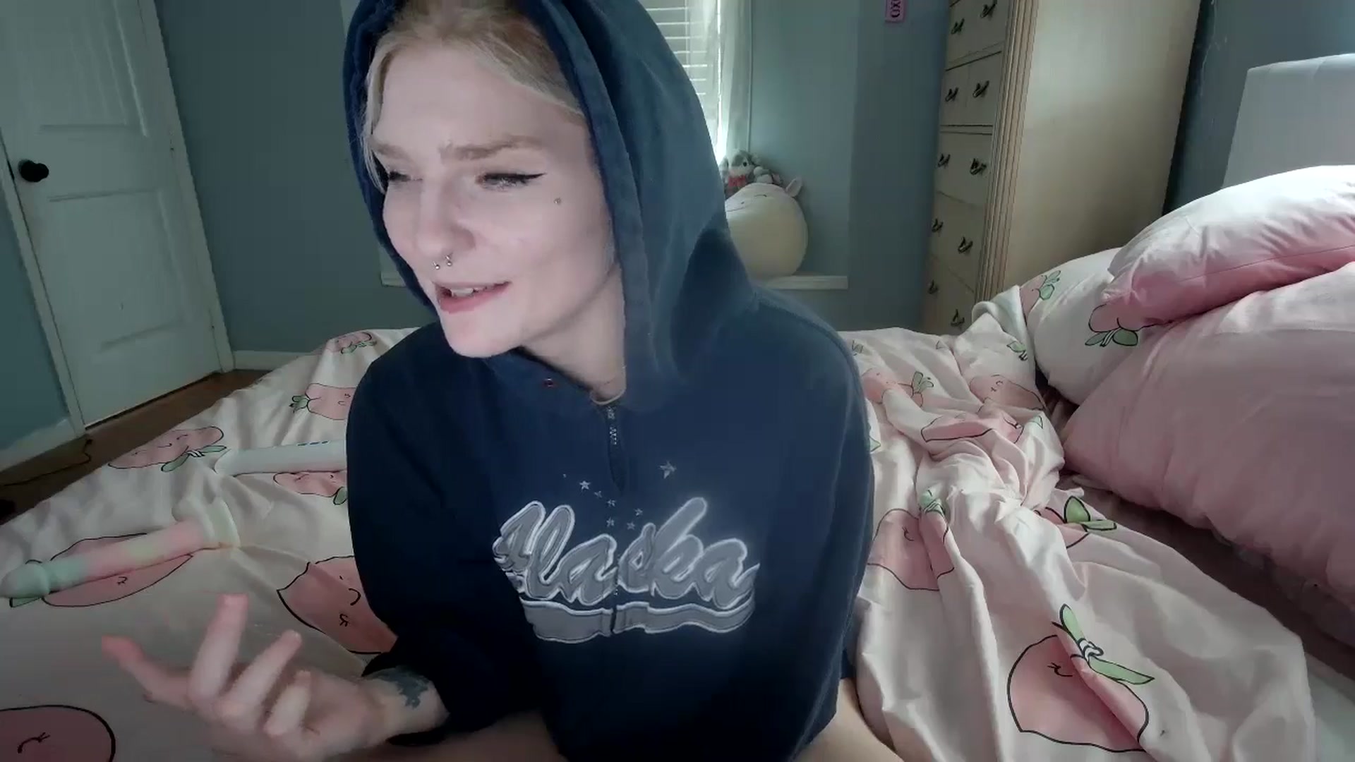 Gallery image thumbnail from DuckChan0's myfreecams stream on, 08/28/2024, 16:28 image 6 of 20