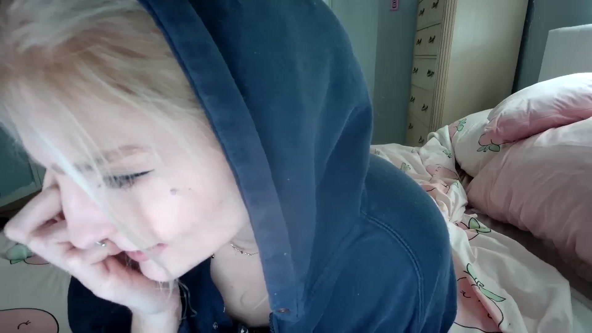Gallery image thumbnail from DuckChan0's myfreecams stream on, 08/28/2024, 16:28 image 8 of 20