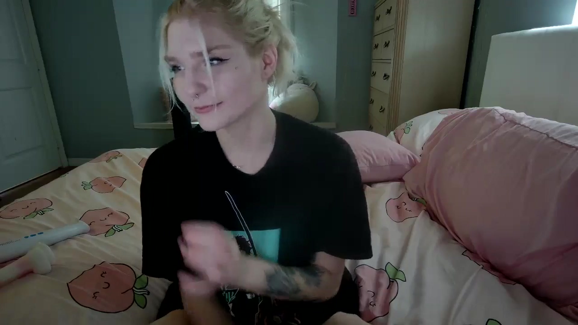 Gallery image thumbnail from DuckChan0's myfreecams stream on, 08/28/2024, 16:58 image 17 of 20