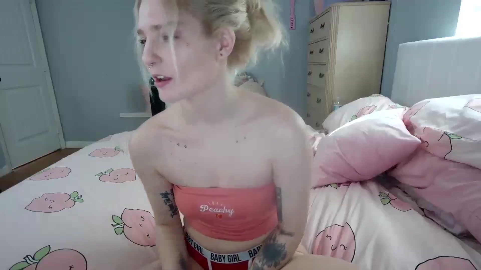 Gallery image thumbnail from DuckChan0's myfreecams stream on, 08/29/2024, 14:09 image 9 of 20