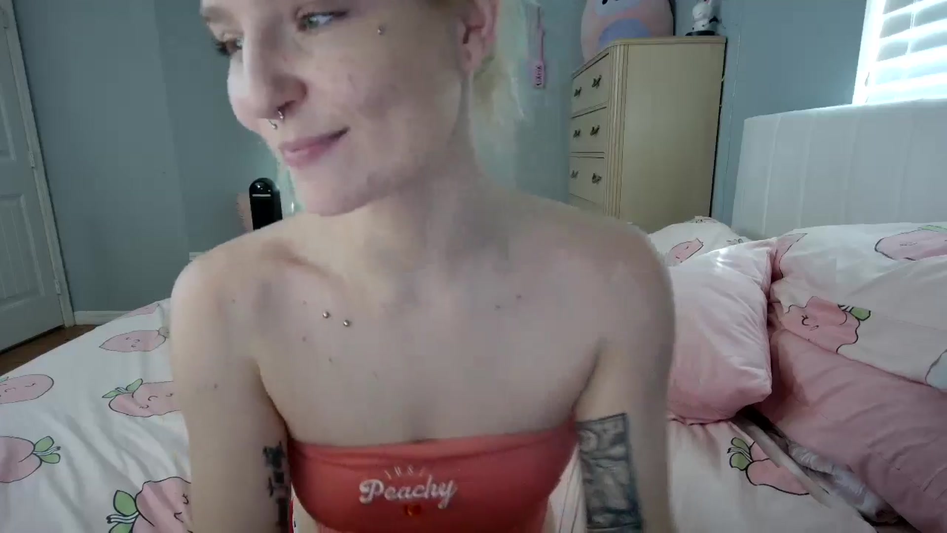 Gallery image thumbnail from DuckChan0's myfreecams stream on, 08/29/2024, 14:09 image 12 of 20