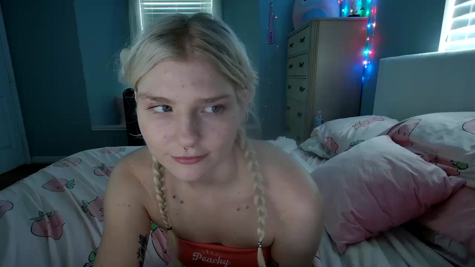 Gallery image thumbnail from DuckChan0's myfreecams stream on, 08/29/2024, 14:39 image 15 of 20