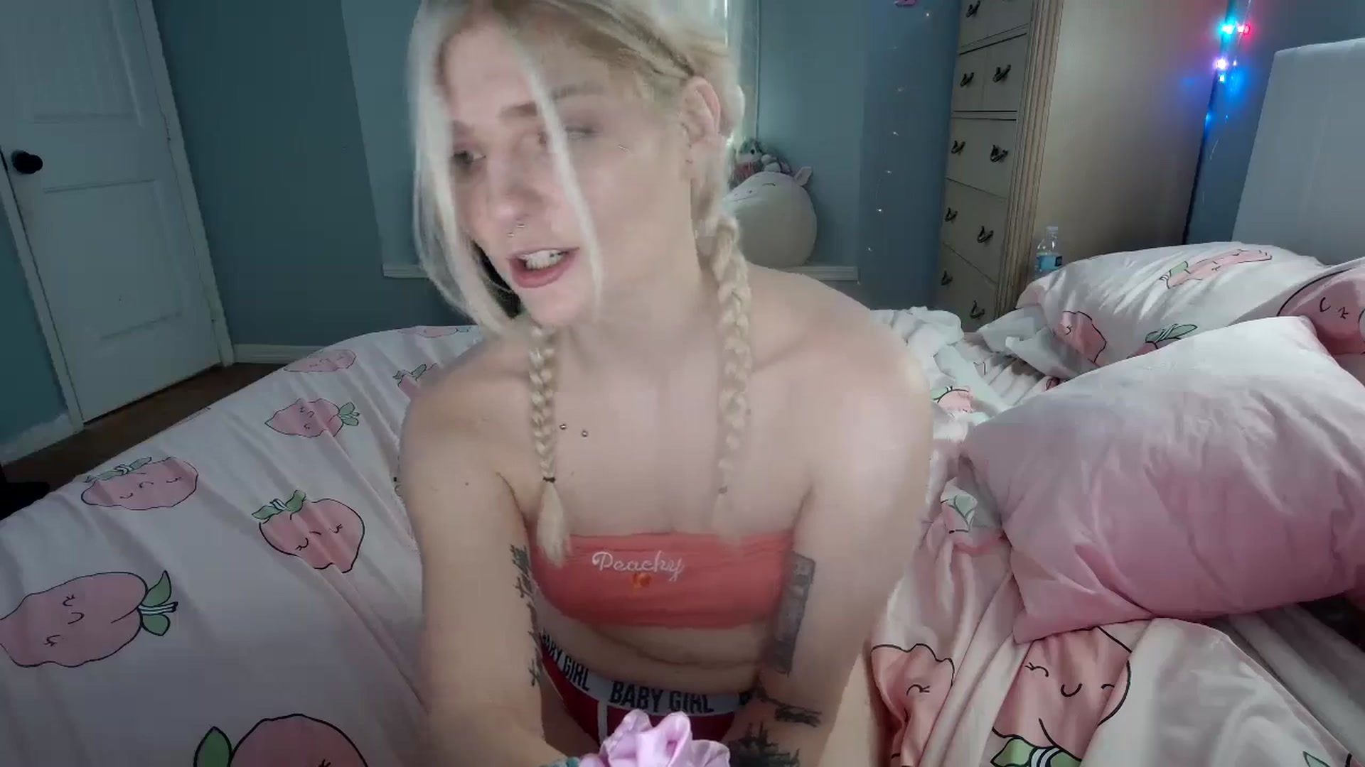 Gallery image thumbnail from DuckChan0's myfreecams stream on, 08/29/2024, 14:39 image 4 of 20