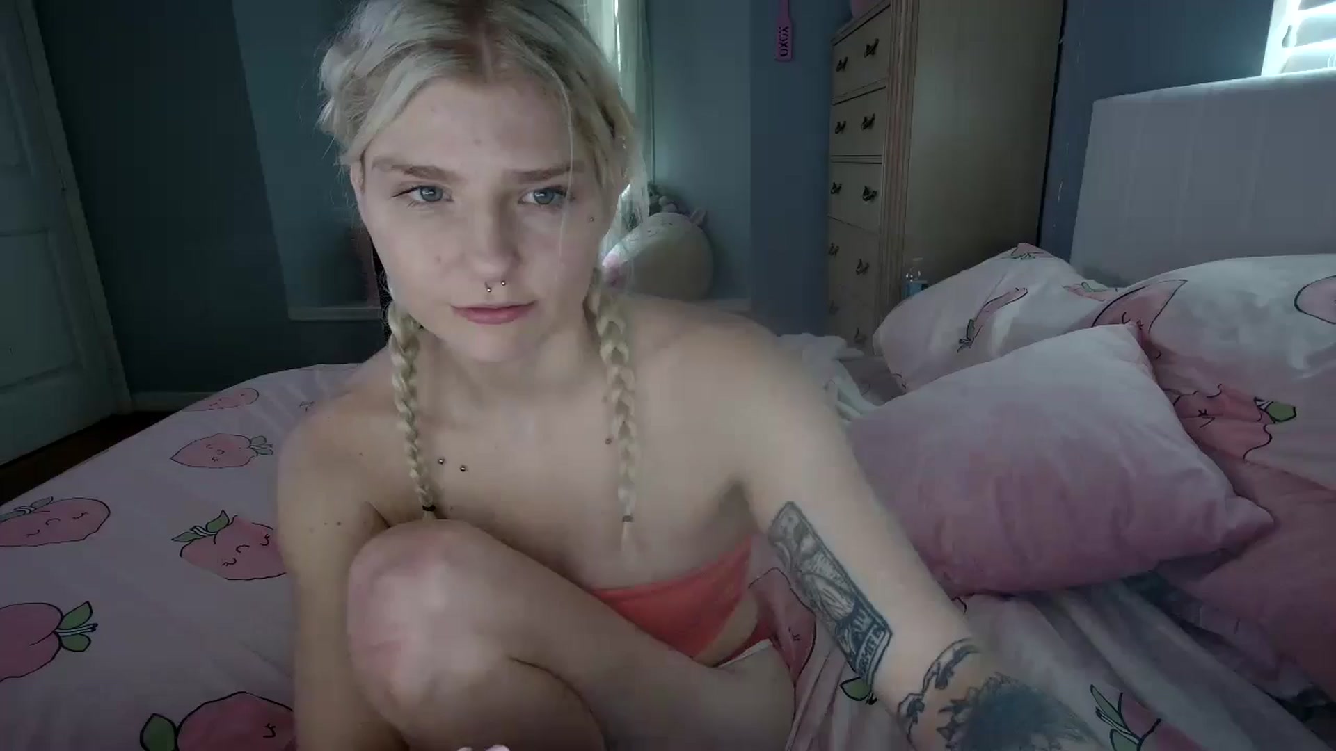 Gallery image thumbnail from DuckChan0's myfreecams stream on, 08/29/2024, 14:39 image 1 of 20